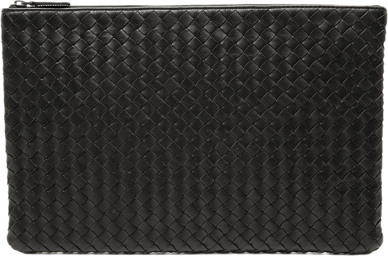 Bottega Veneta Nappa Intrecciato Clutch, från Luxclusif, i färgen svart.