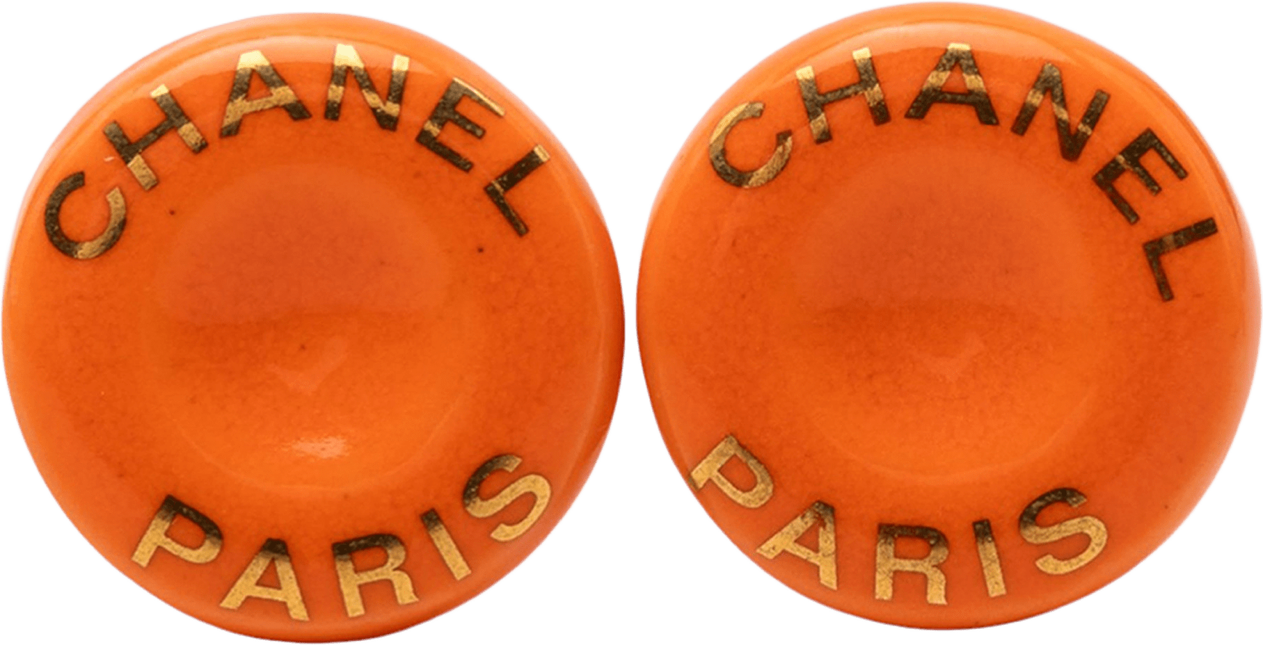 Chanel Resin Logo Round Clip On Earrings, från Luxclusif, i färgen orange.