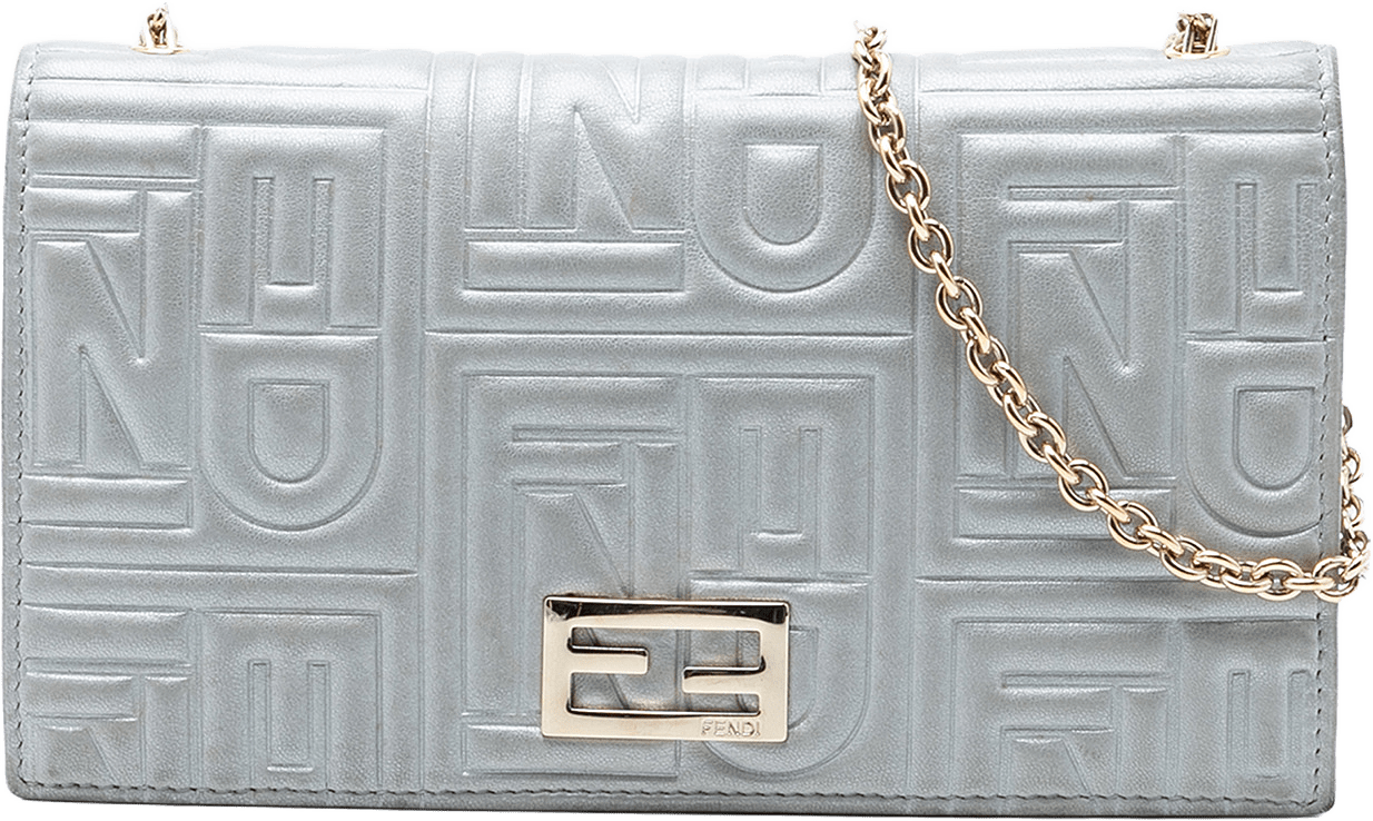 Fendi Metallic Embossed Nappa Logo Chain Clutch, från Luxclusif, i färgen silver.