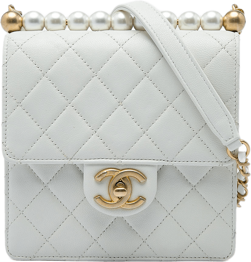 Chanel Small Quilted Lambskin Chic Pearls Flap, från Luxclusif, i färgen vit.