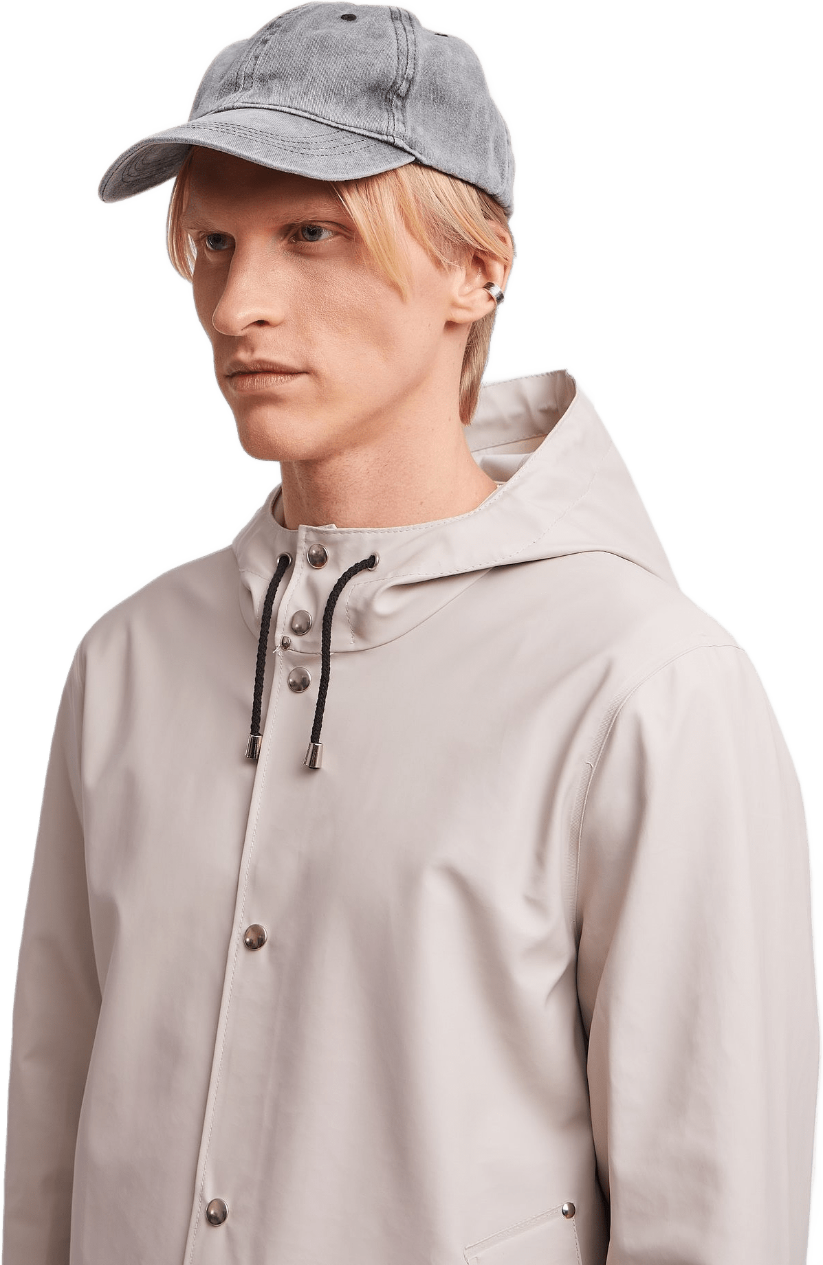 Stockholm Lightweight Raincoat, från Stutterheim, i färgen light sand.
