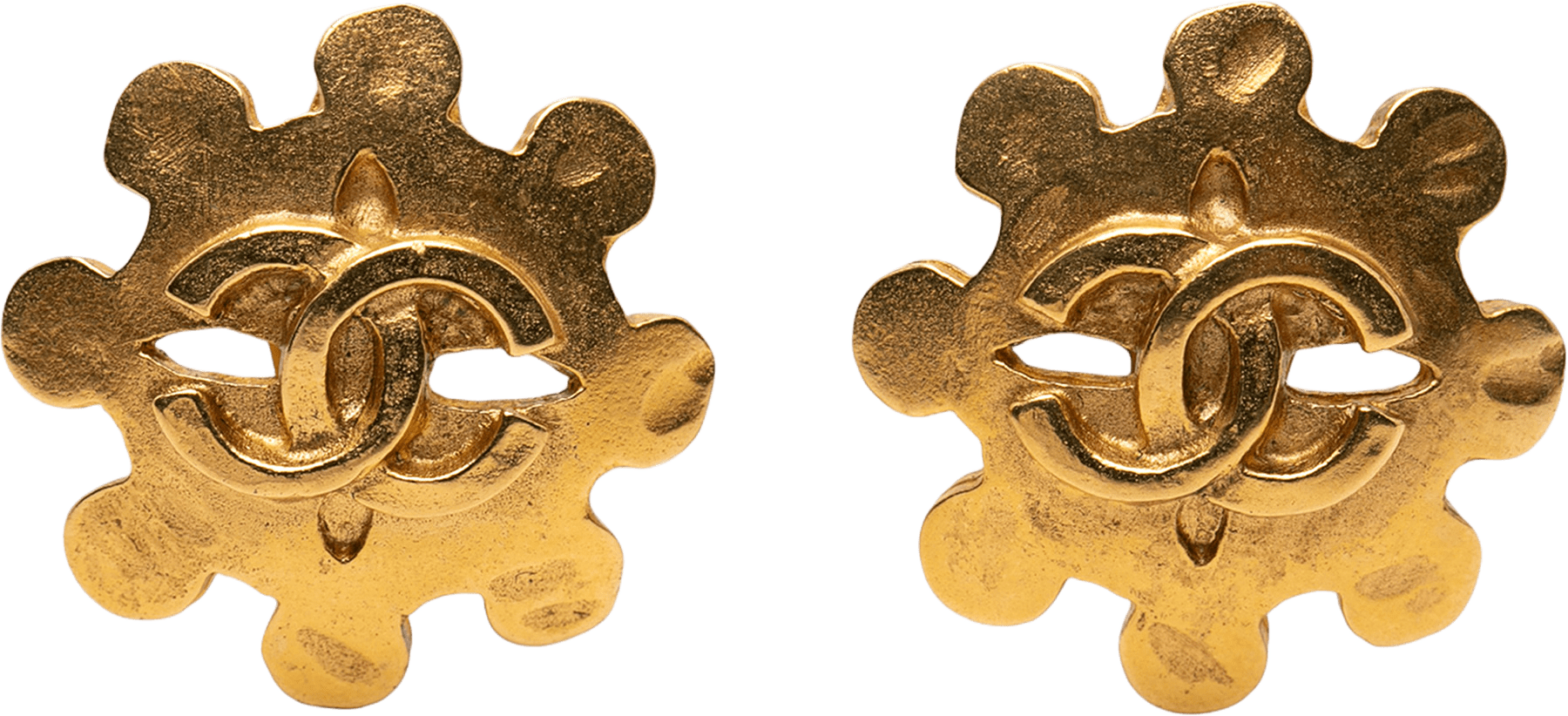 Chanel Cc Gold Plated Flower Clip On Earrings, från Luxclusif, i färgen gold.