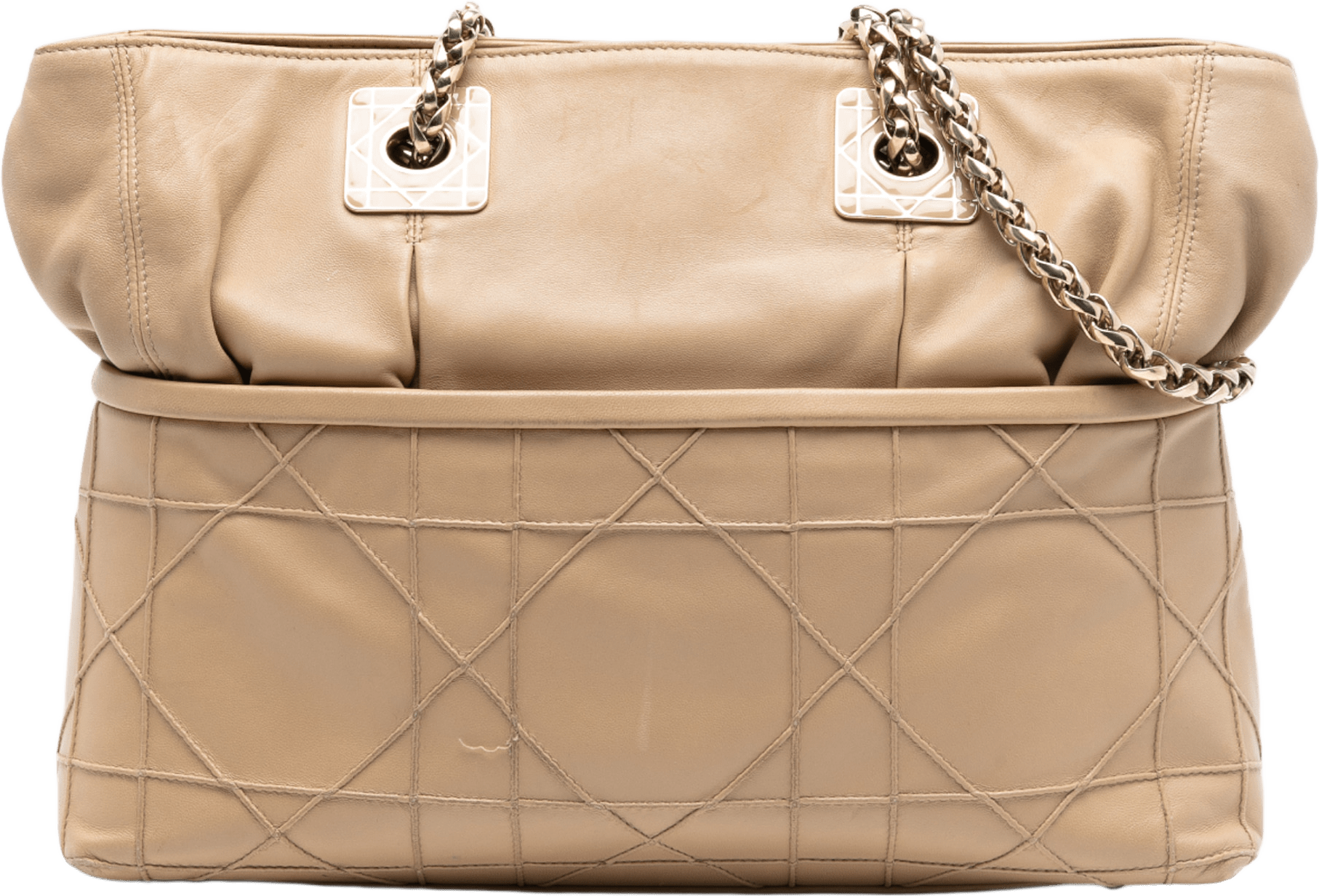 Dior Lambskin Cannage Granville Chain Tote, från Luxclusif, i färgen beige.
