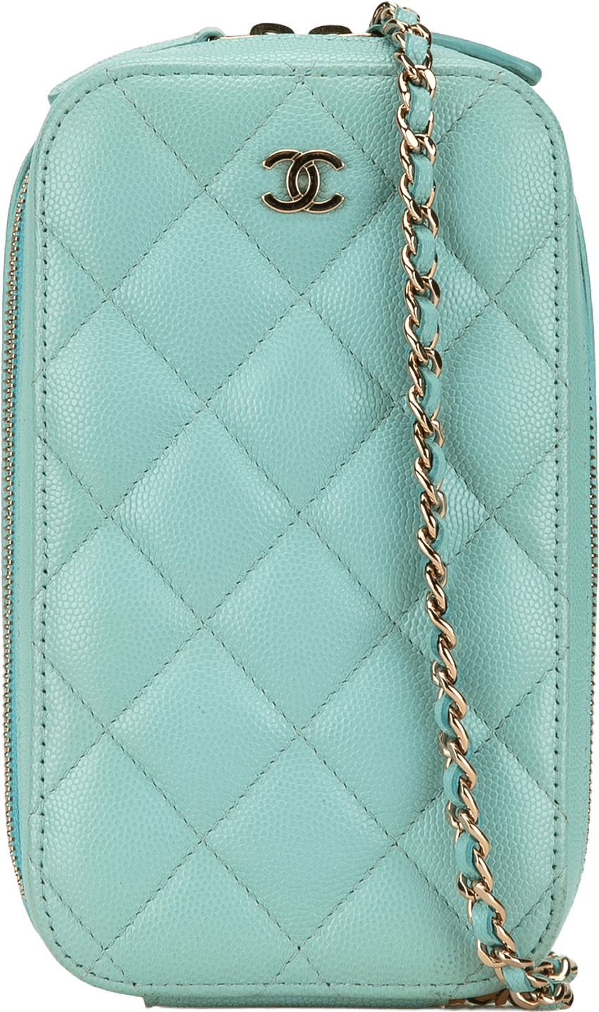 Chanel Cc Quilted Caviar Zip Phone Case, från Luxclusif, i färgen light blue.