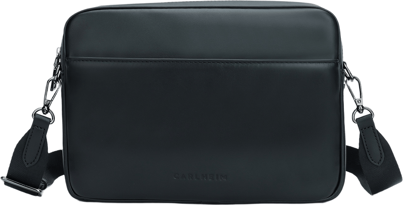 Crossbody-väska Kai, från Carlheim, i färgen svart.