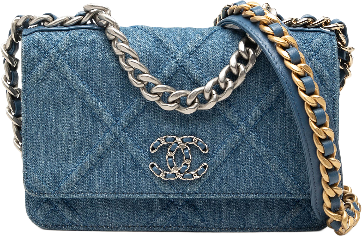 Chanel Denim 19 Flap Wallet On Chain, från Luxclusif, i färgen blå.