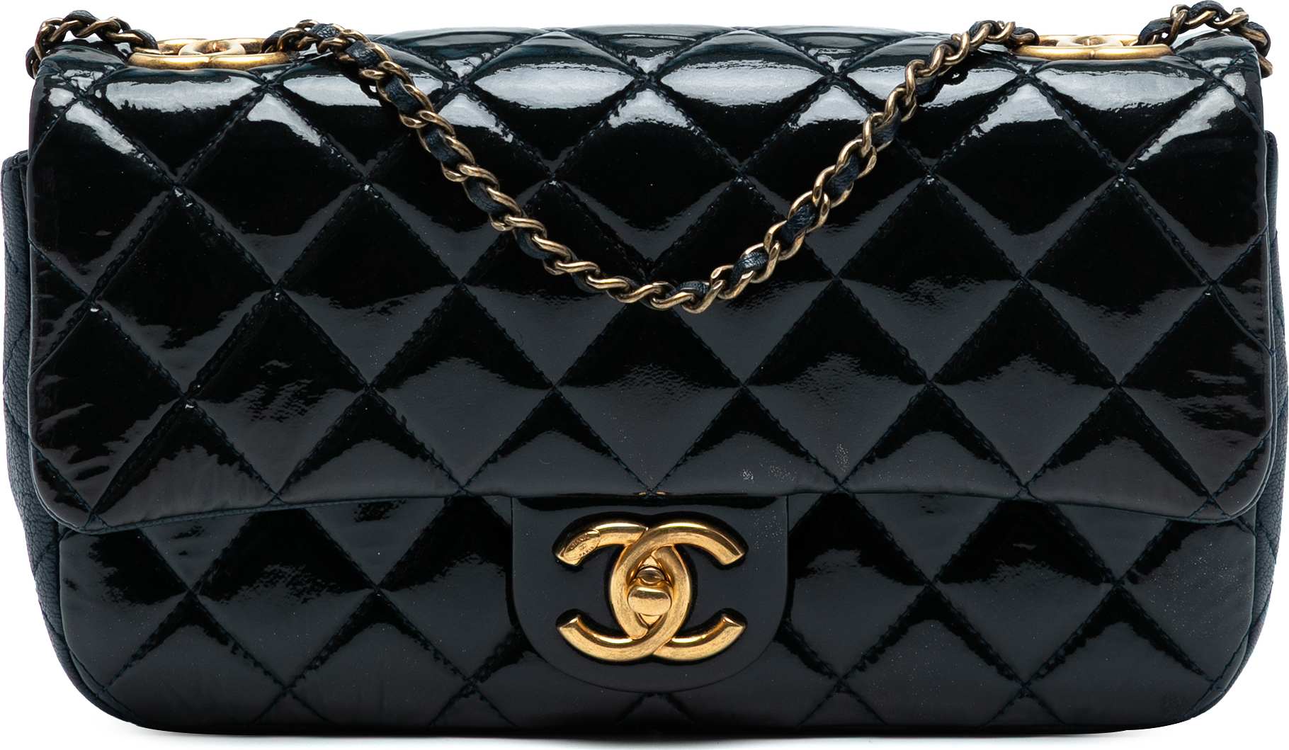 Chanel Paris-salzburg Medium Patent Goatskin Cc Eyelet Flap, från Luxclusif, i färgen navy.