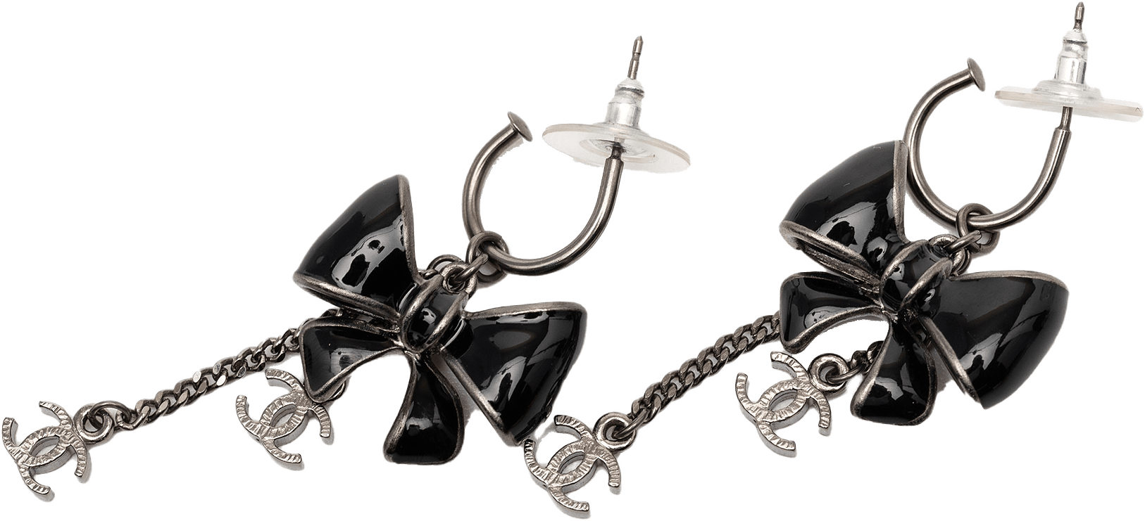Chanel Enamel Cc Bow Ribbon Fishhook Wires Earrings, från Luxclusif, i färgen black.