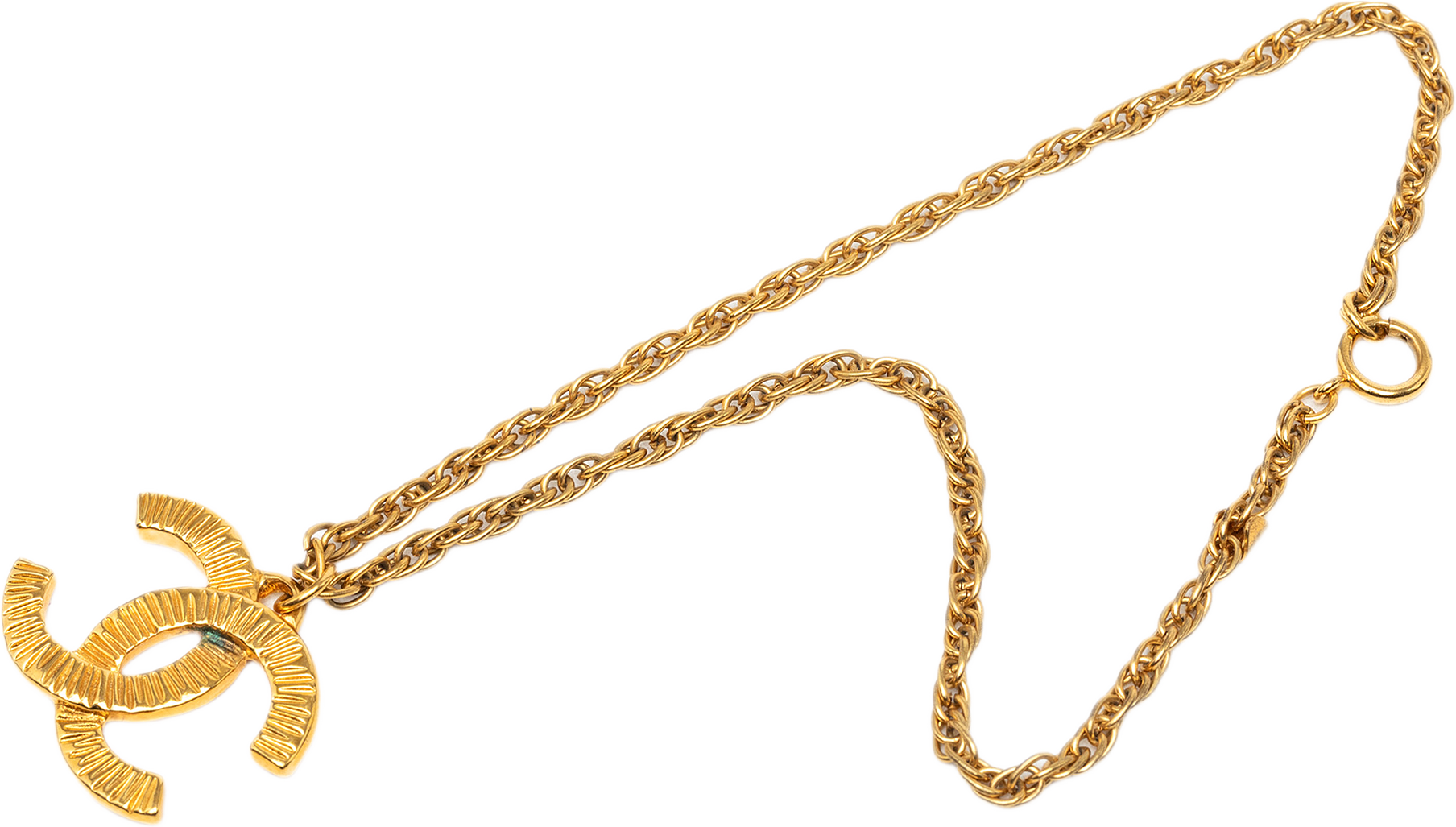 Chanel Cc Gold Plated Textured Pendant Necklace, från Luxclusif, i färgen guld.