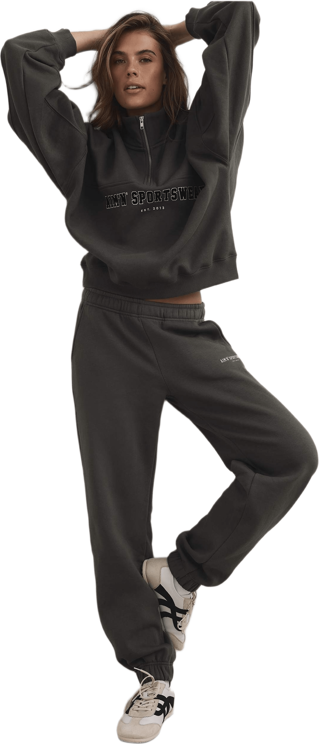 Classic Sweatpants, från aim'n, i färgen dark ivy.
