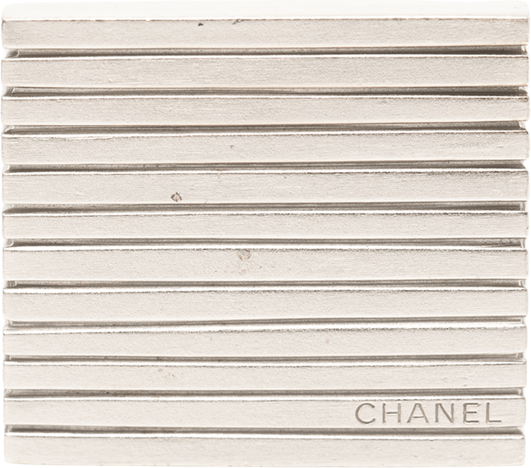 Chanel Silver Logo Square Brooch, från Luxclusif, i färgen silver.