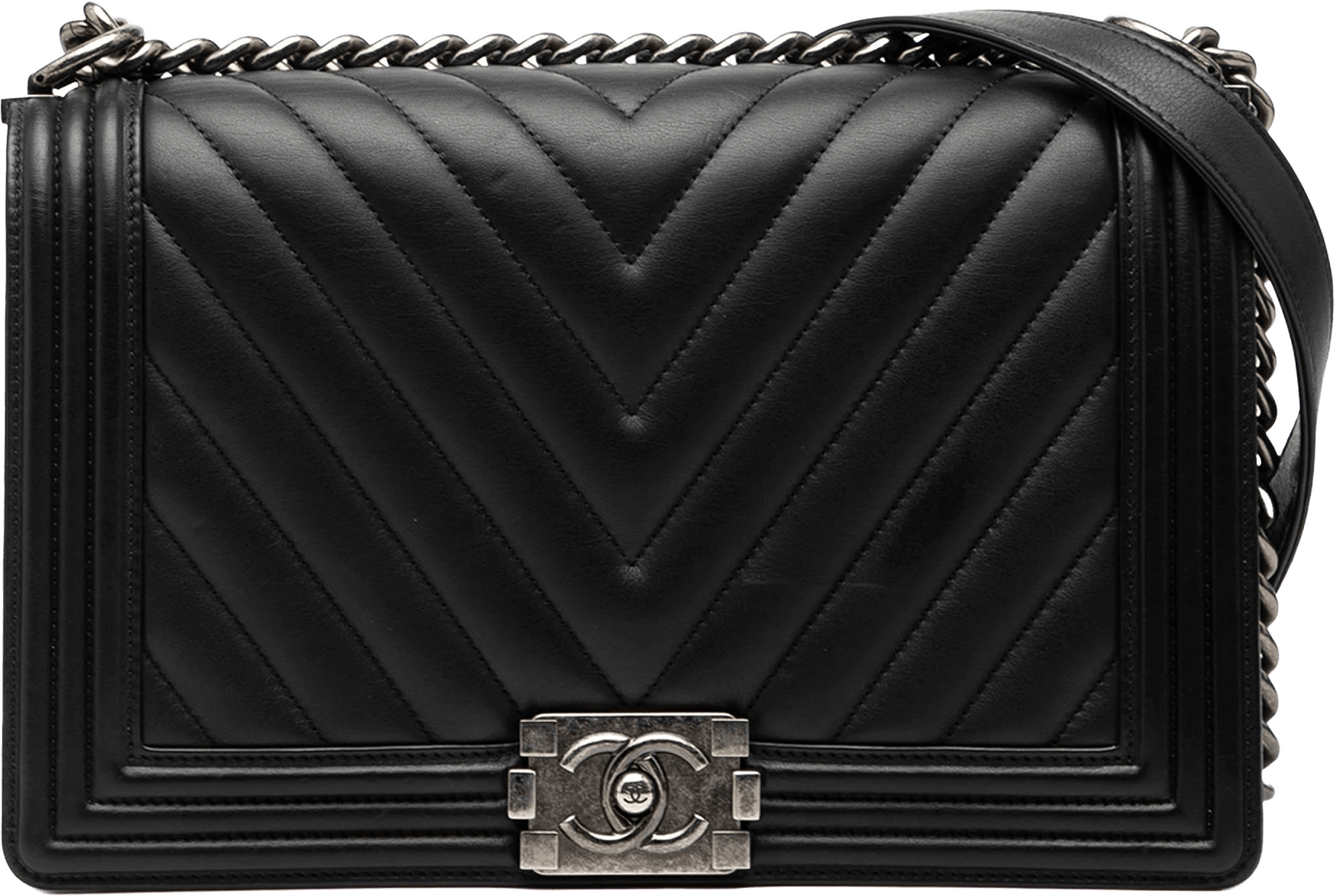 Chanel Medium Chevron Lambskin Boy Flap, från Luxclusif, i färgen black.