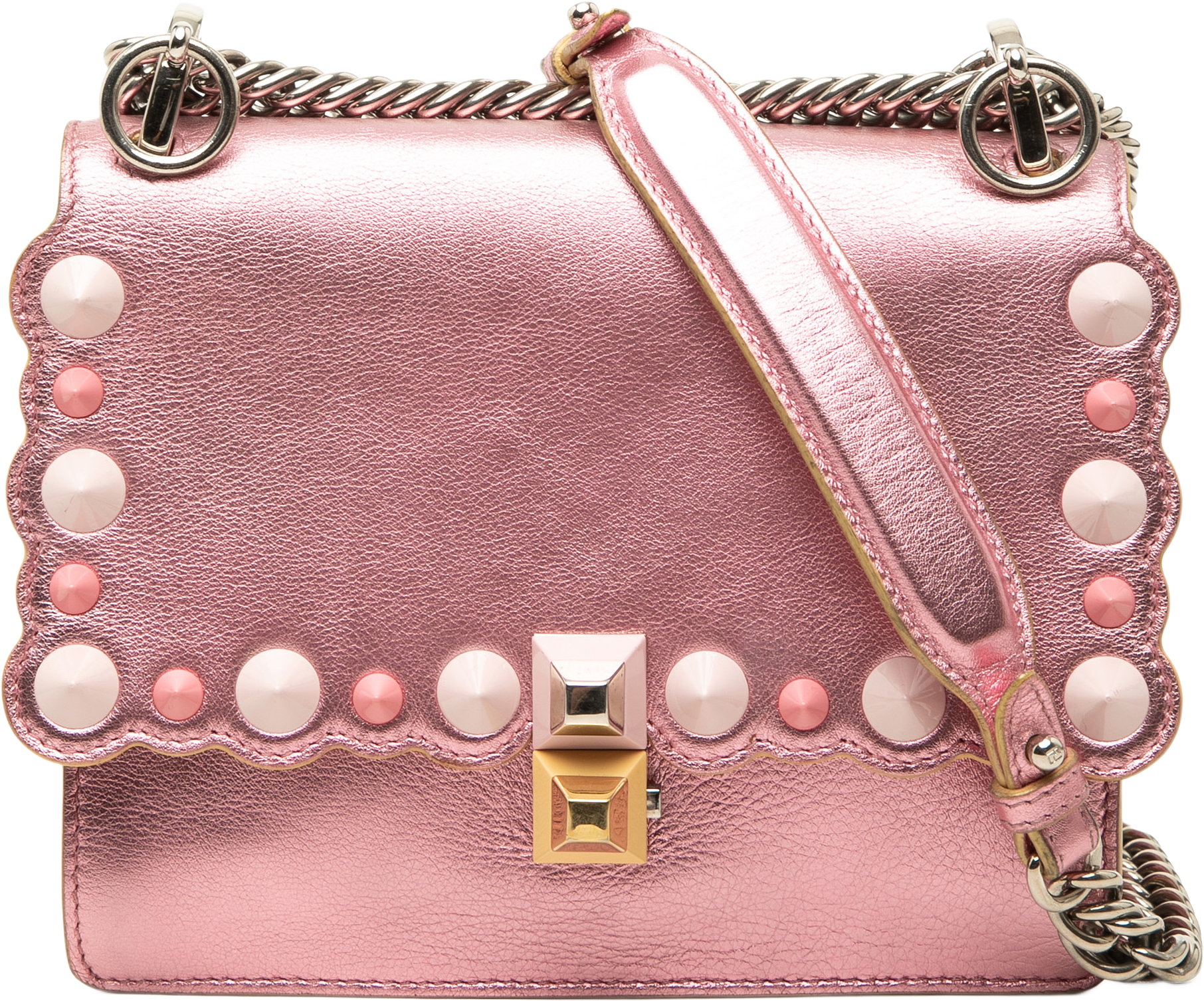 Fendi Mini Scalloped Metallic Studded Leather Kan I Crossbody, från Luxclusif, i färgen rosa.