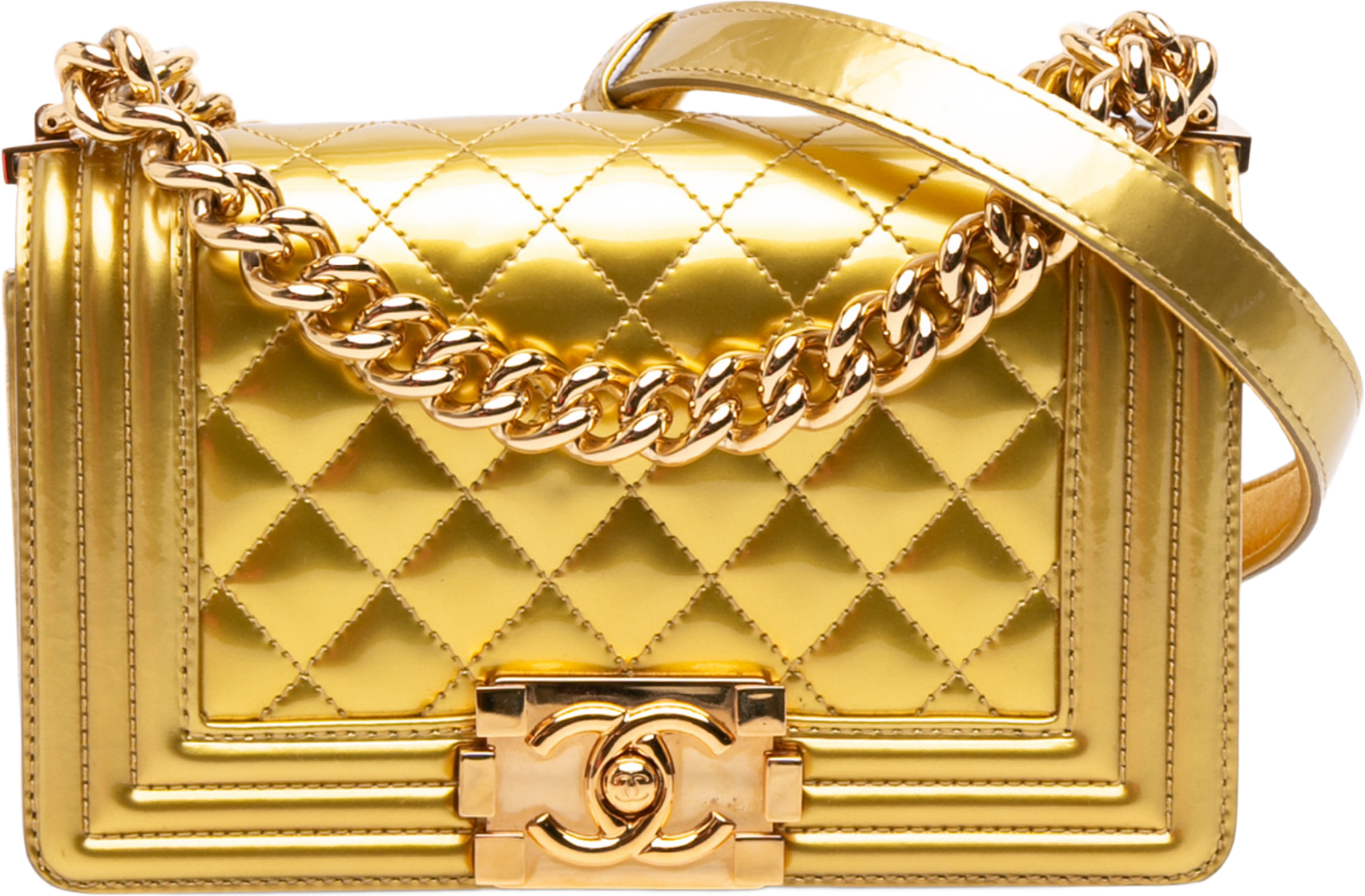 Chanel Small Quilted Metallic Patent Boy Flap, från Luxclusif, i färgen guld.