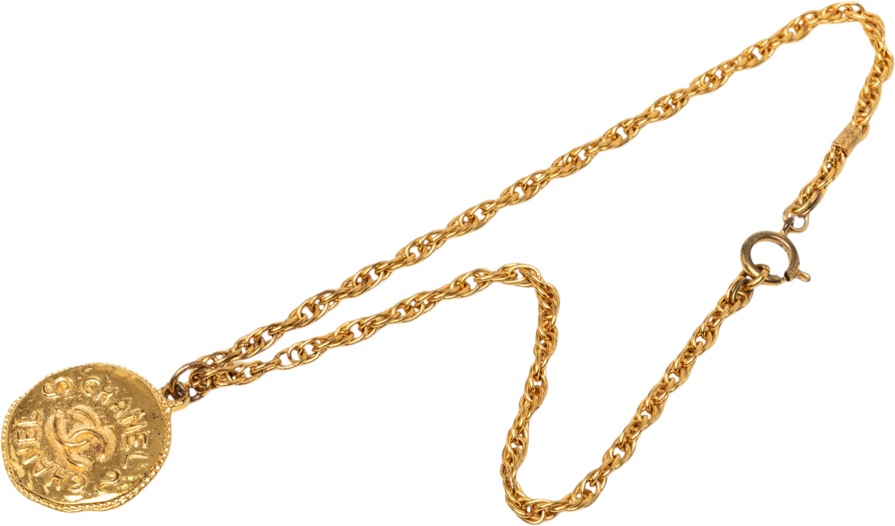 Chanel Cc Gold Plated Medallion Pendant Necklace, från Luxclusif, i färgen guld.
