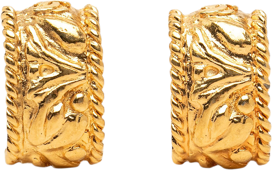 Chanel Cc Gold Plated Half Hoop Clip On Earrings, från Luxclusif, i färgen guld.