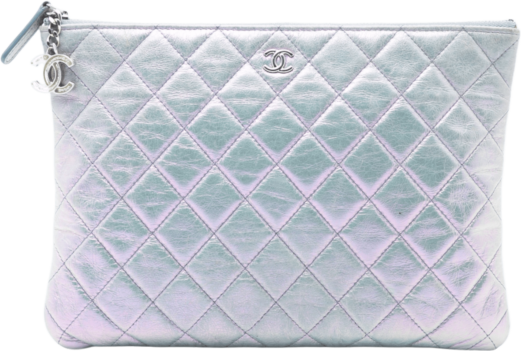 Chanel Medium Quilted Metallic Aged Calfskin O Case Clutch, från Luxclusif, i färgen silver.