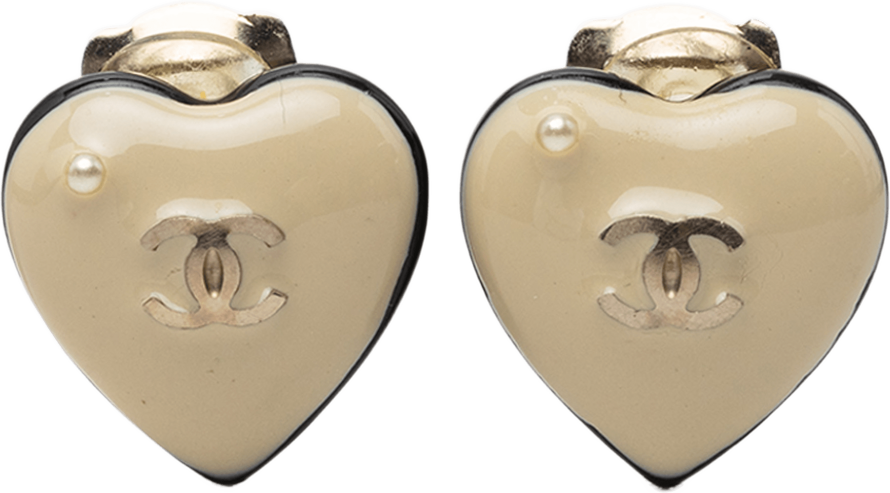 Chanel Cc Resin Faux Pearl Heart Clip On Earrings, från Luxclusif, i färgen vit.
