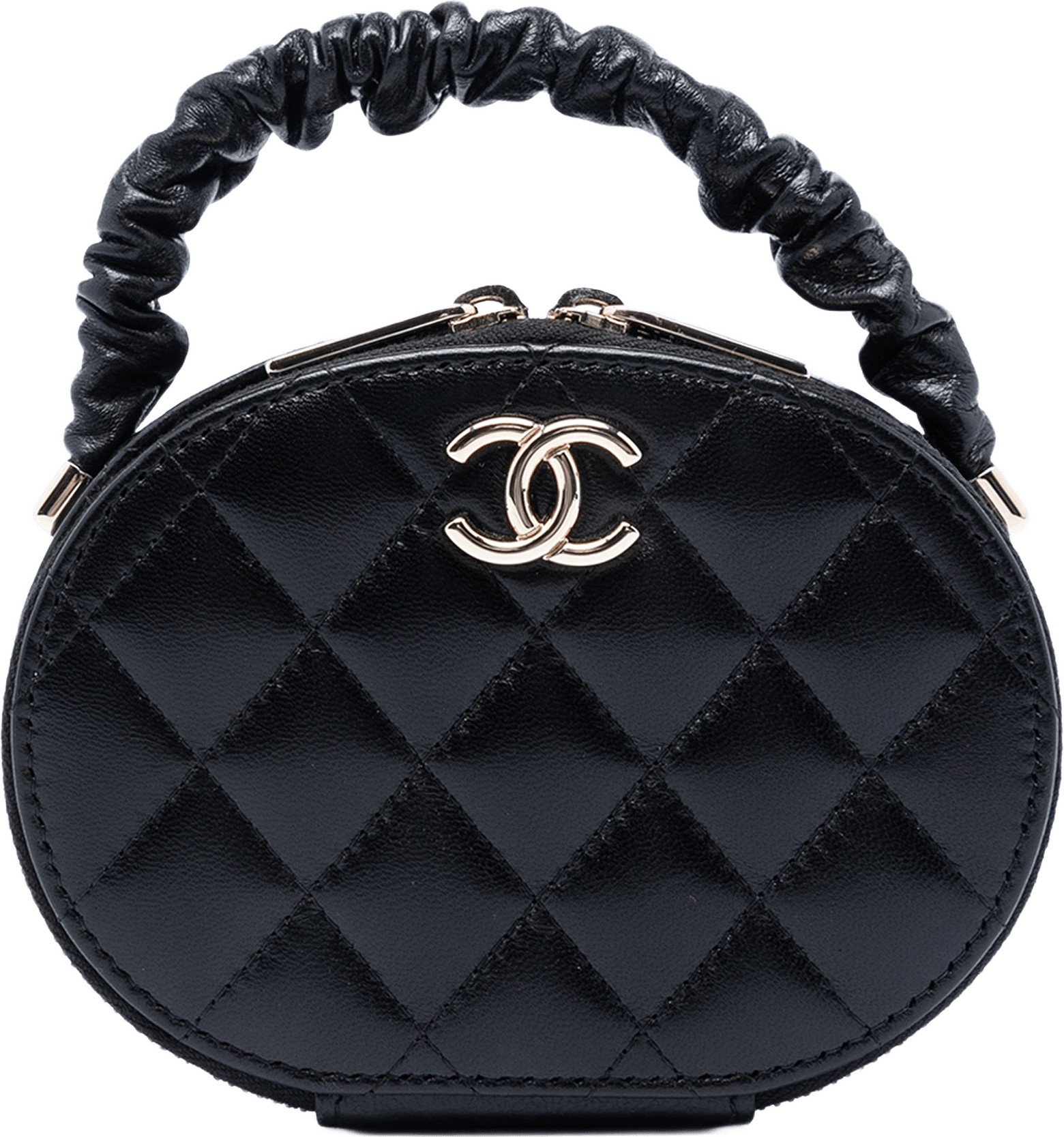 Chanel Cc Quilted Lambskin Oval Top Handle Clutch, från Luxclusif, i färgen svart.