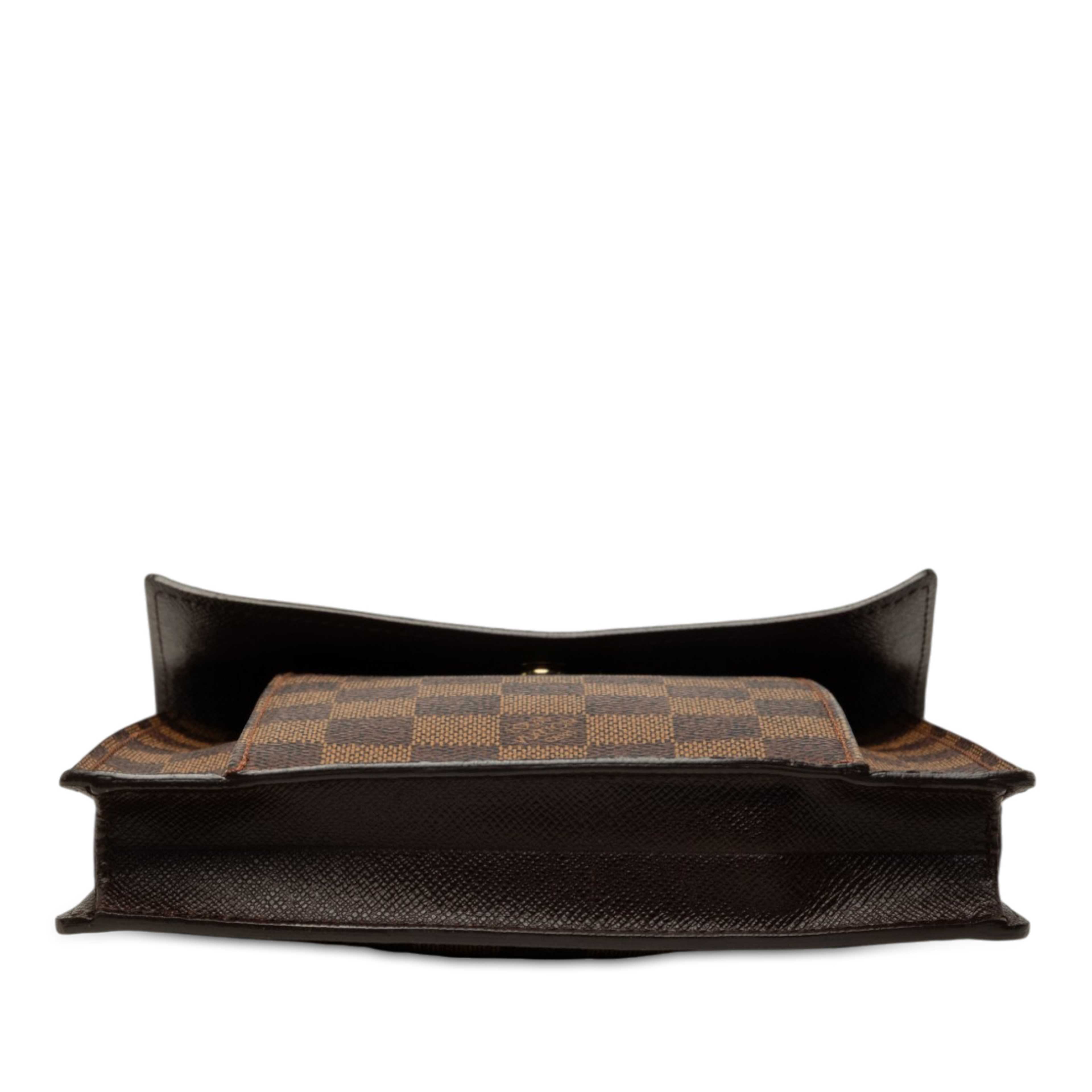 Louis Vuitton Damier Ebene Pimlico, från Luxclusif, i färgen brun. Klicka för att öppna bilden i stort format