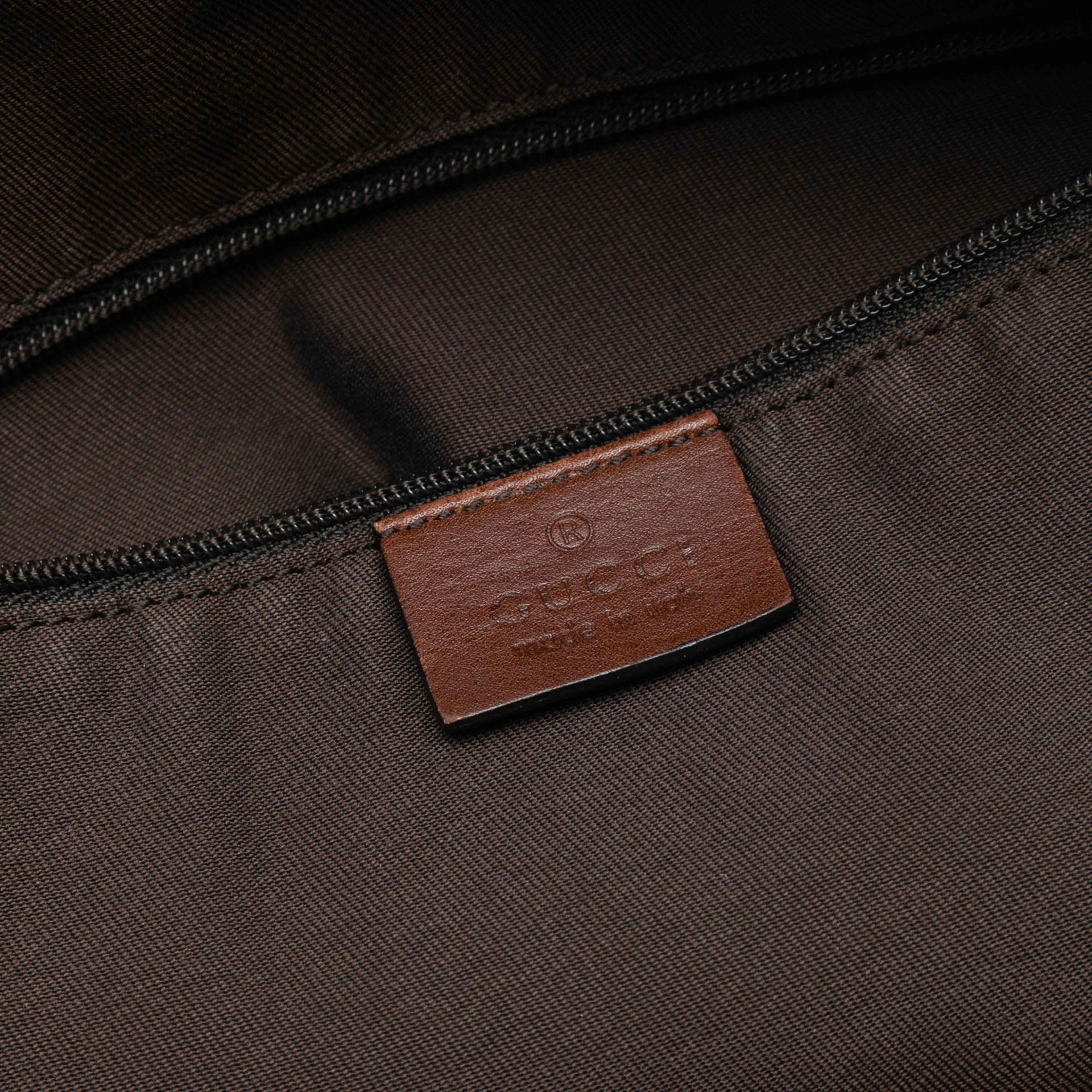 Gucci Gg Canvas Sukey  Satchel, från Luxclusif, i färgen beige. Klicka för att öppna bilden i stort format