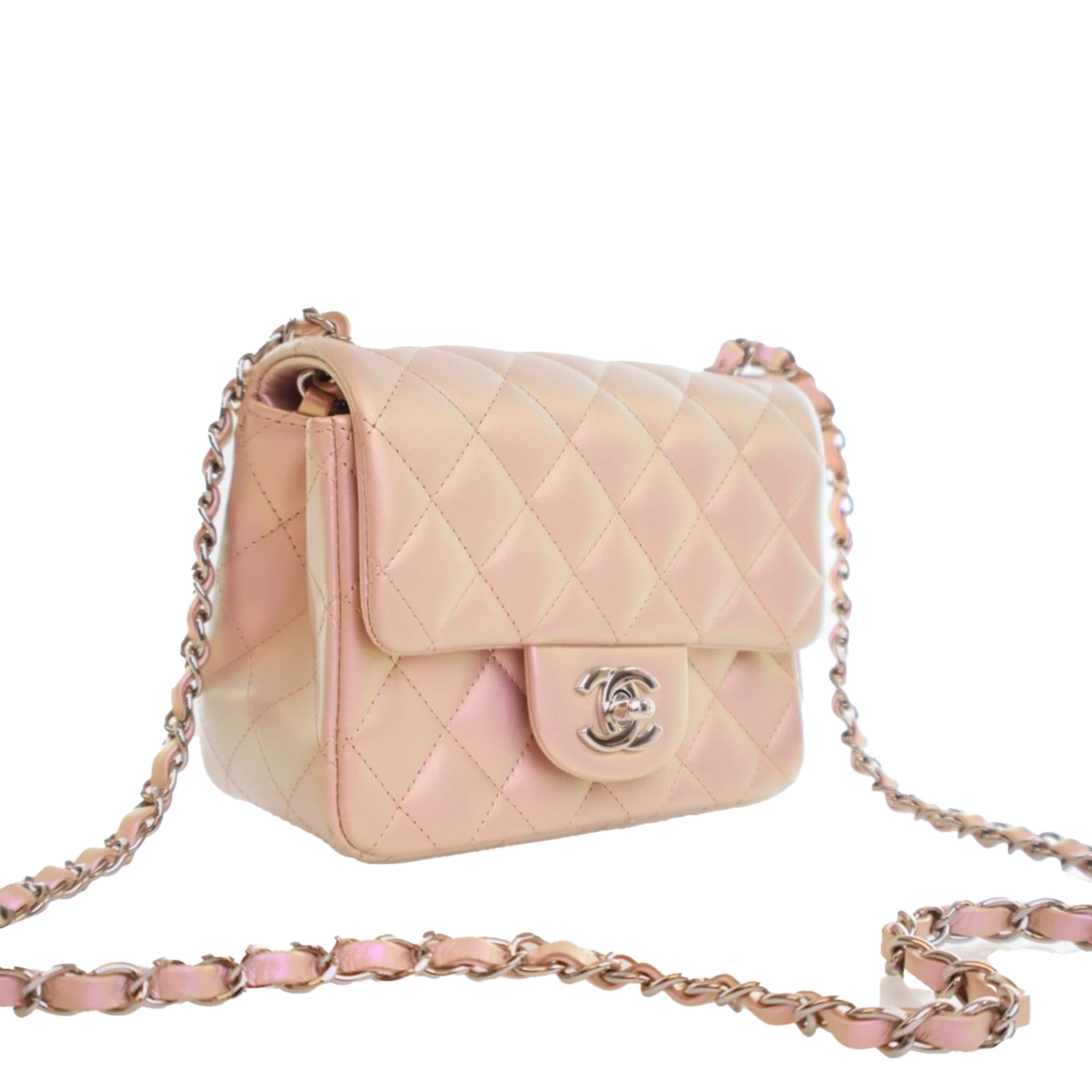 Chanel Mini Square Classic Iridescent Calfskin Single Flap, från Luxclusif, i färgen pink. Klicka för att öppna bilden i stort format