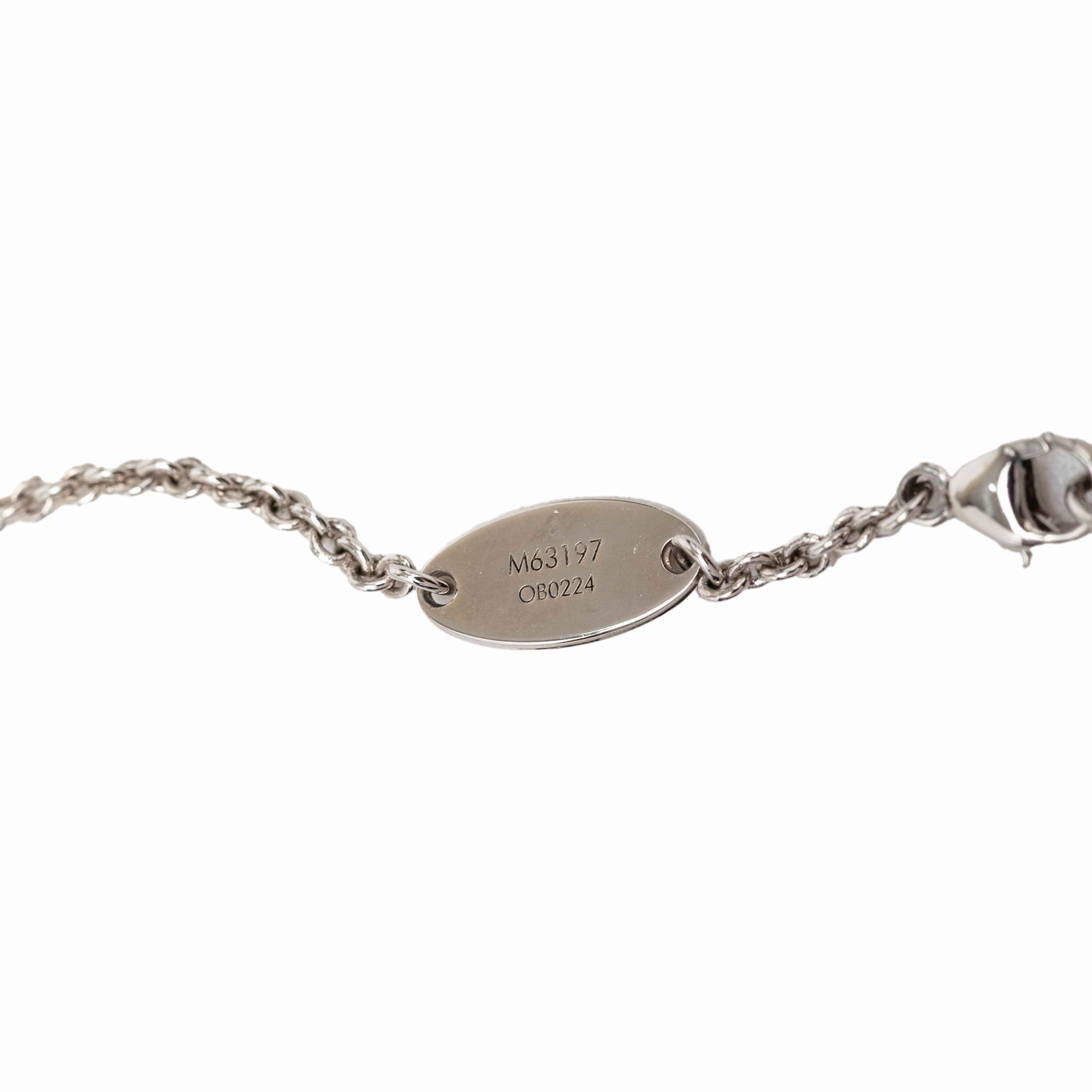Louis Vuitton Brass Essential V Supple Necklace, från Luxclusif, i färgen silver. Klicka för att öppna bilden i stort format
