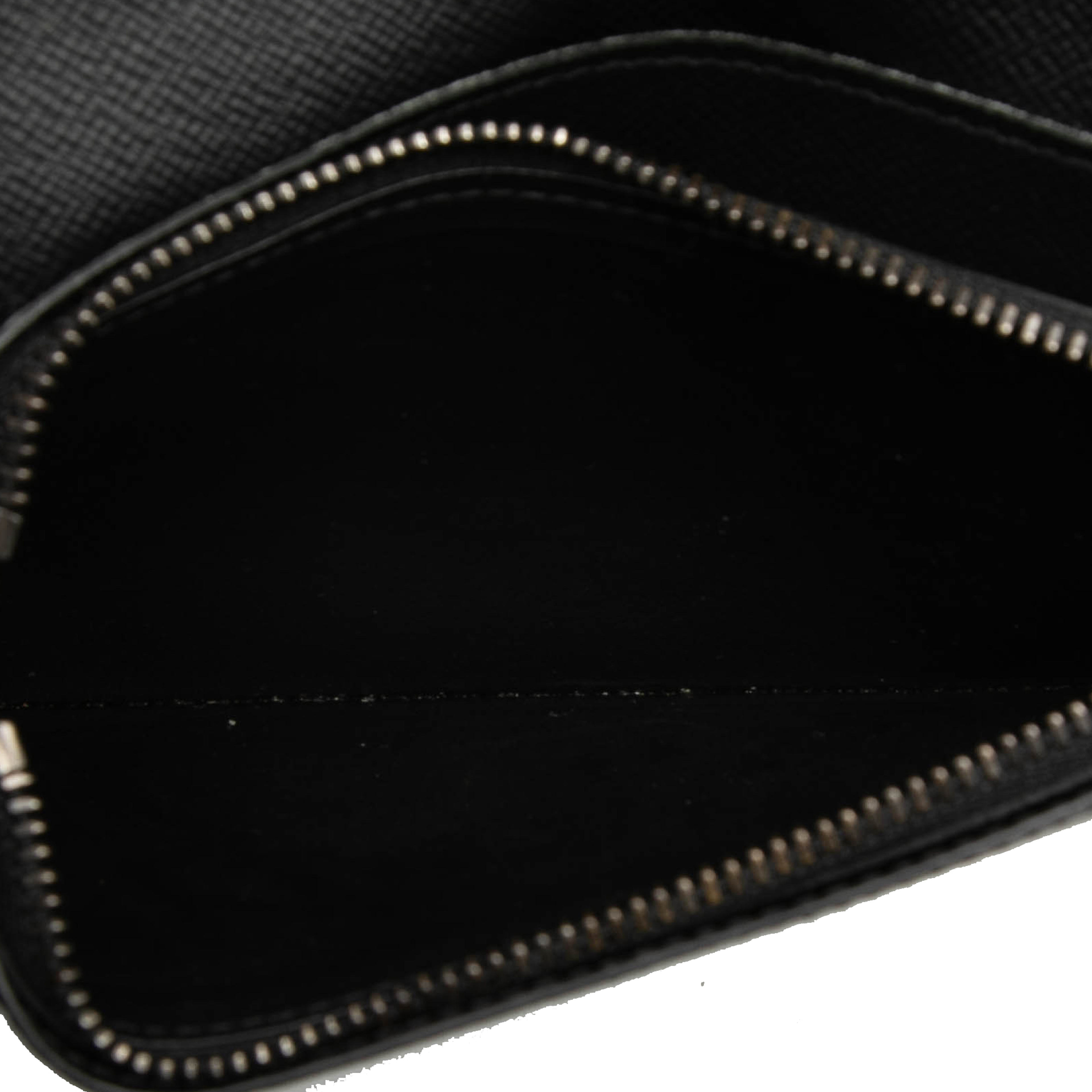 Louis Vuitton Monogram Eclipse Brazza Wallet, från Luxclusif, i färgen black. Klicka för att öppna bilden i stort format