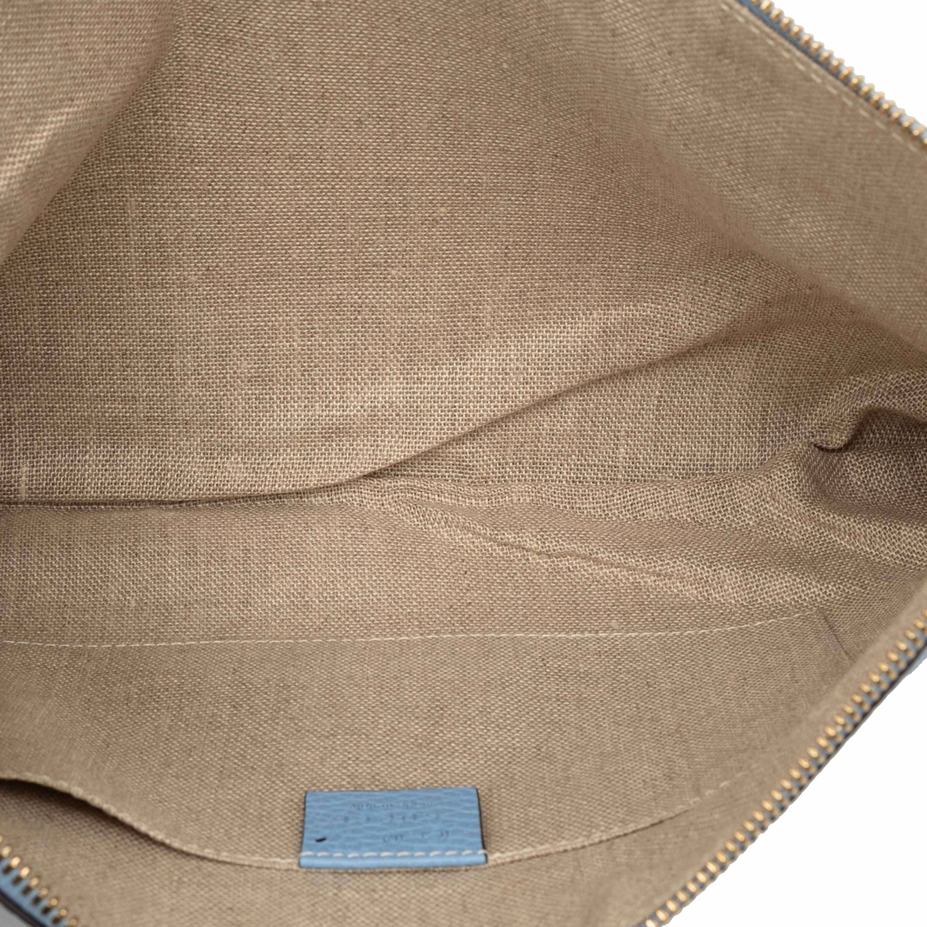 Gucci Calfskin Bamboo Tassel Clutch, från Luxclusif, i färgen light blue. Klicka för att öppna bilden i stort format