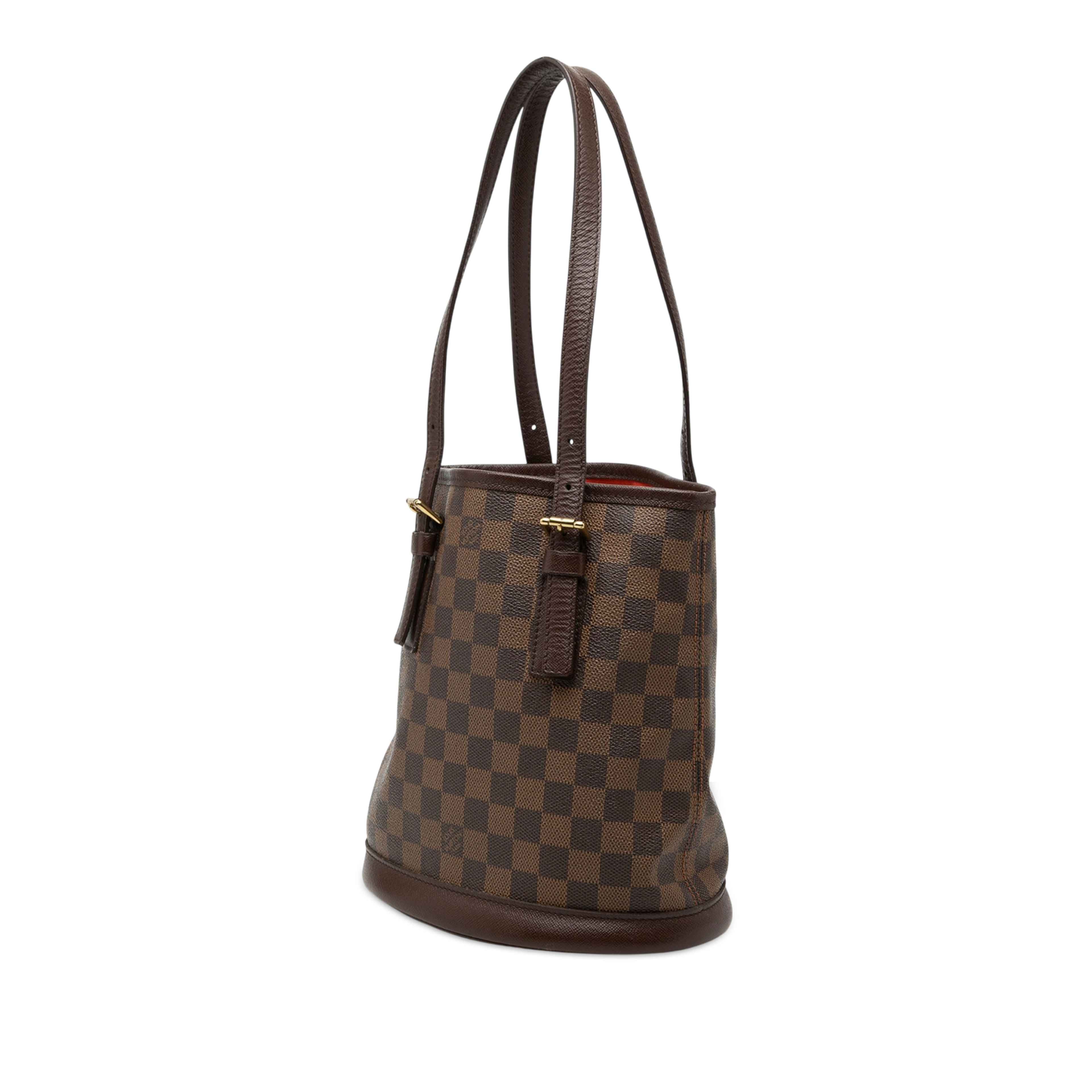Louis Vuitton Damier Ebene Marais, från Luxclusif, i färgen brun. Klicka för att öppna bilden i stort format