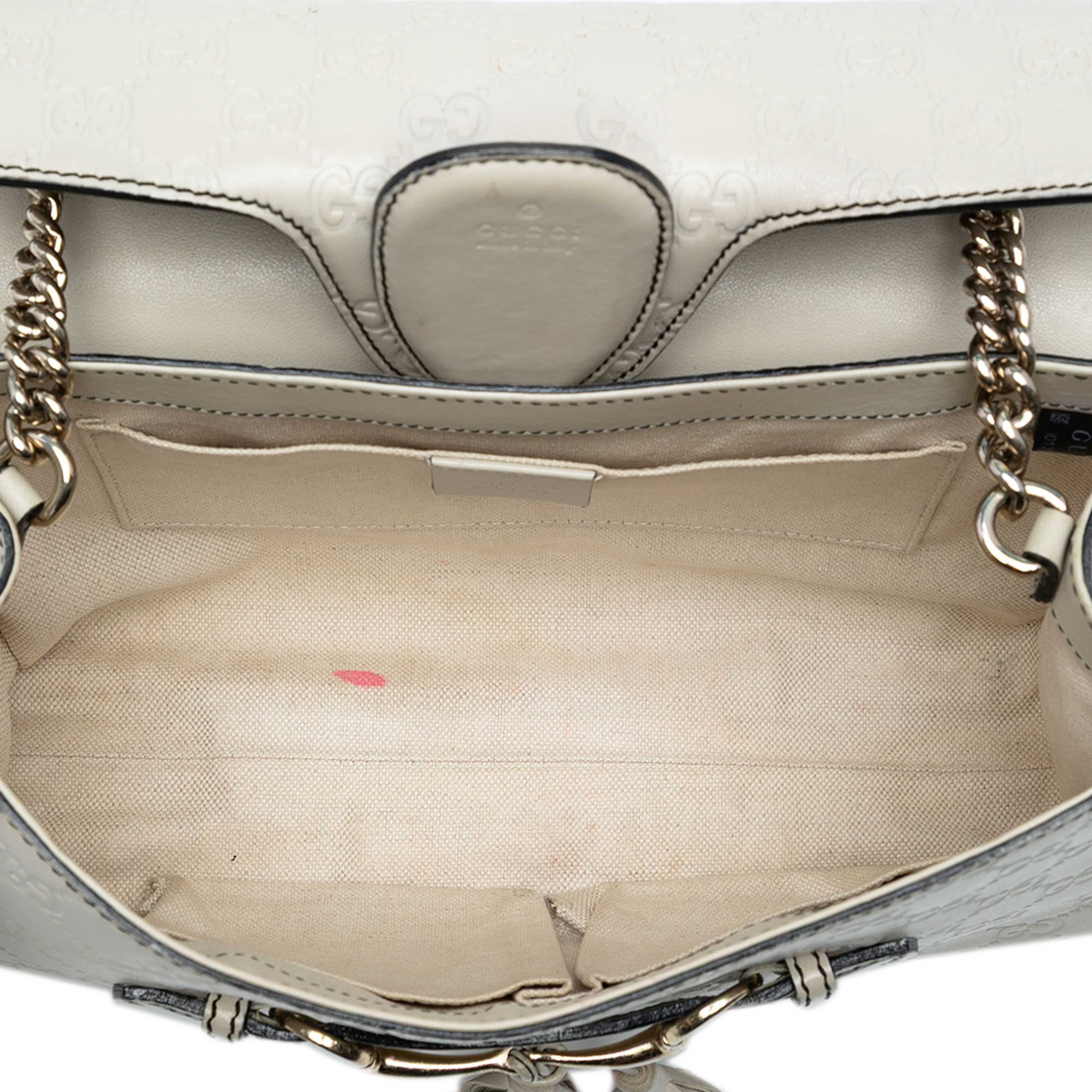 Gucci Medium Guccissima Emily Shoulder Bag, från Luxclusif, i färgen off white. Klicka för att öppna bilden i stort format