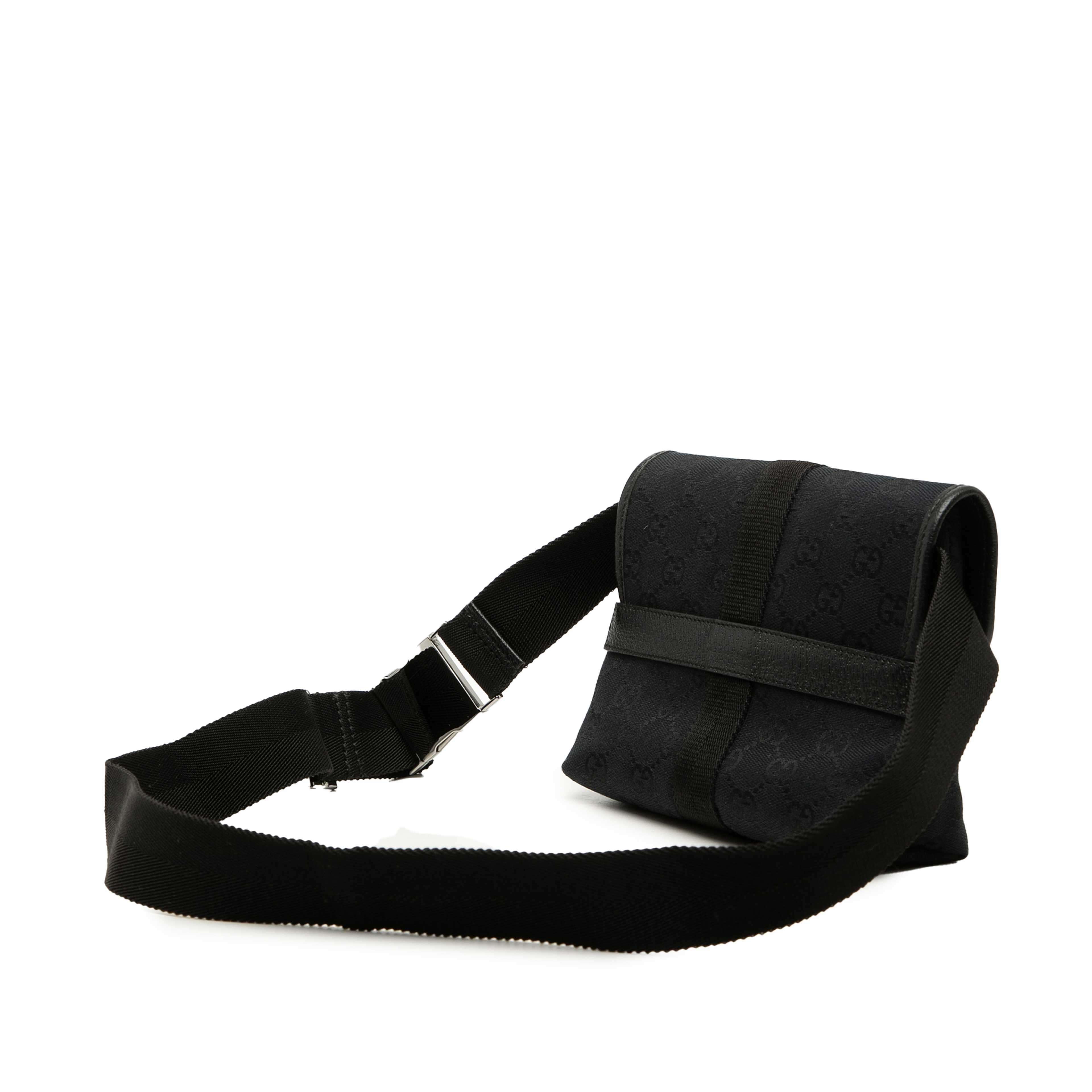 Gucci Gg Canvas Belt Bag, från Luxclusif, i färgen svart. Klicka för att öppna bilden i stort format