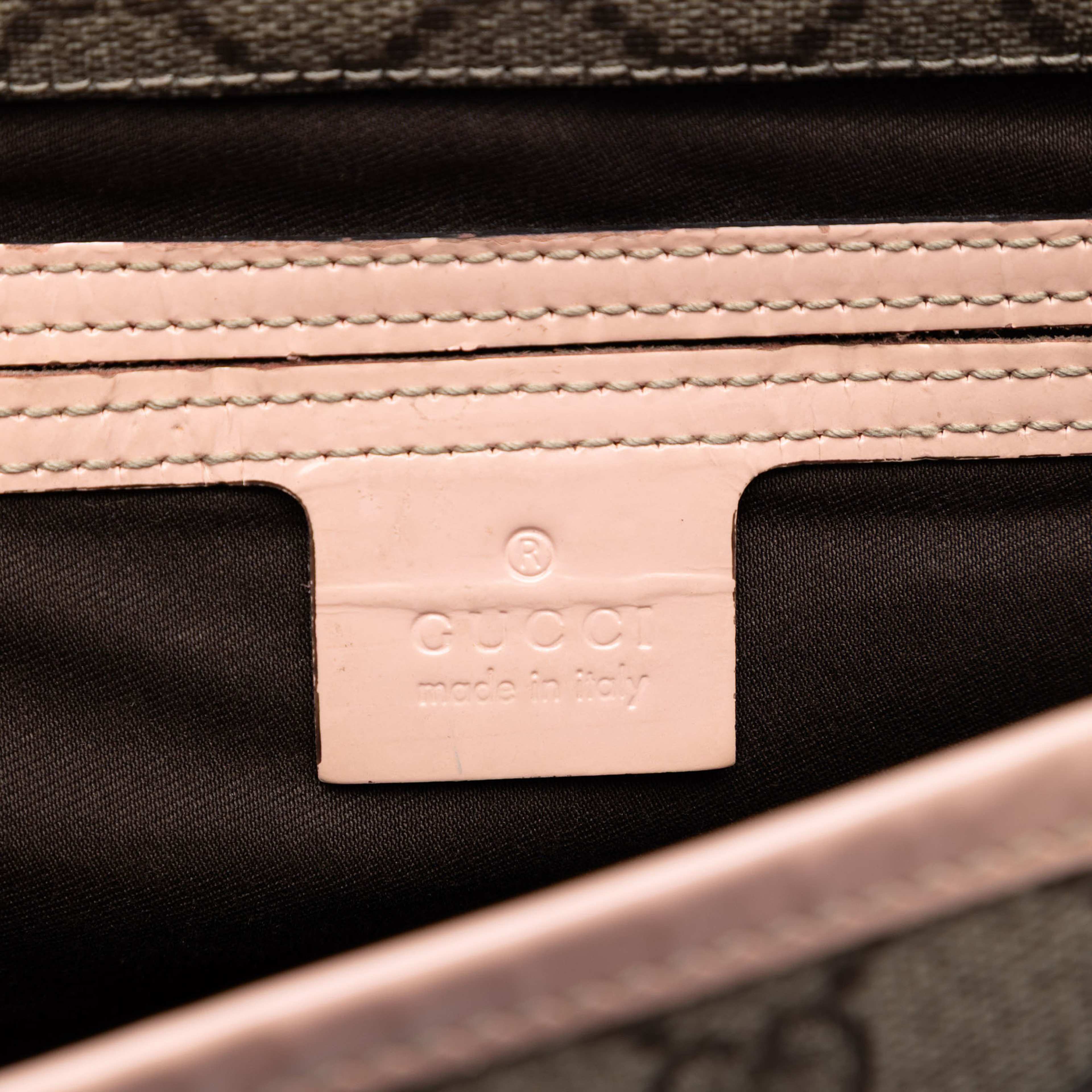 Gucci Gg Supreme Crossbody, från Luxclusif, i färgen beige. Klicka för att öppna bilden i stort format