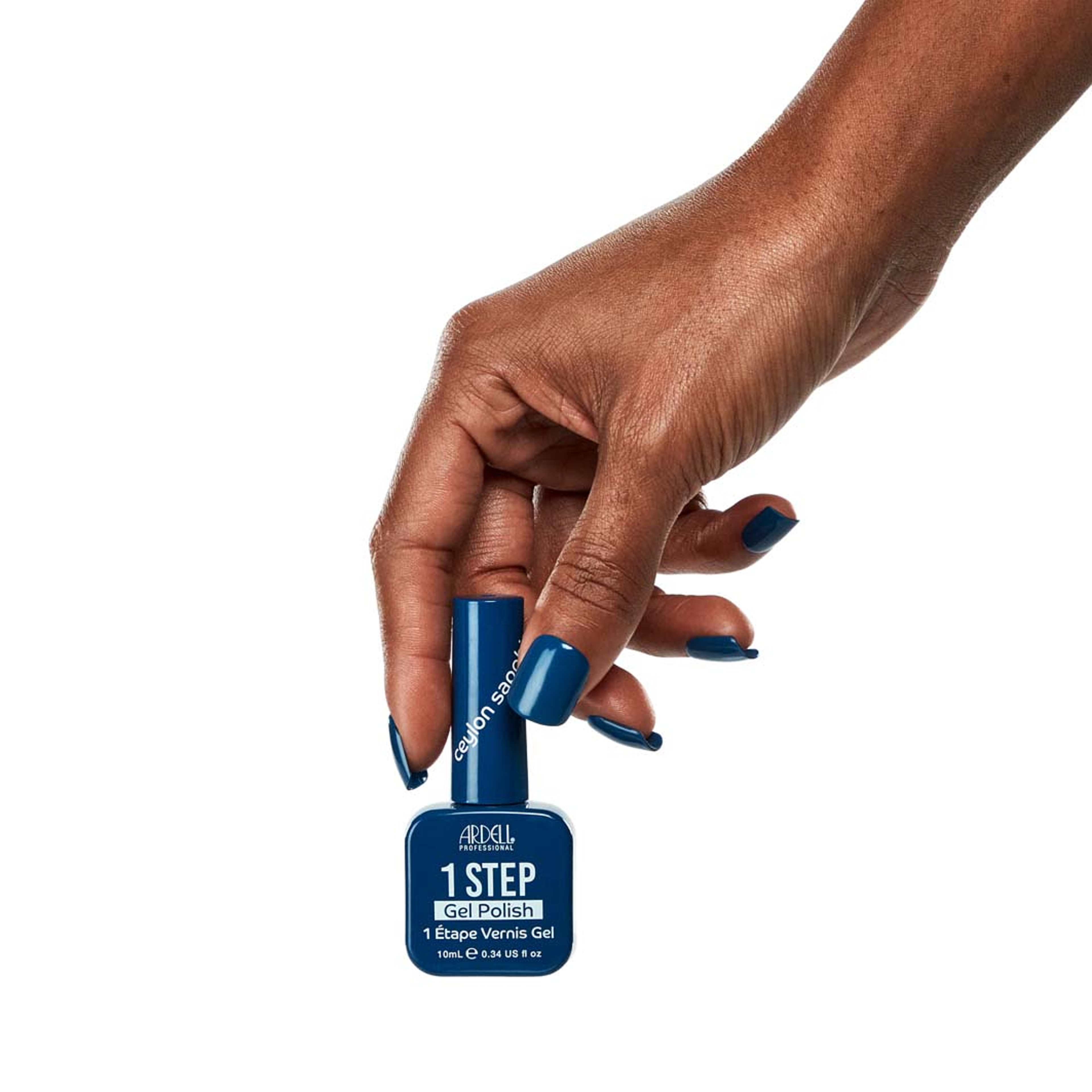 1 Step Gel Polish, från Ardell, i färgen Ceylon Sapphire. Klicka för att öppna bilden i stort format