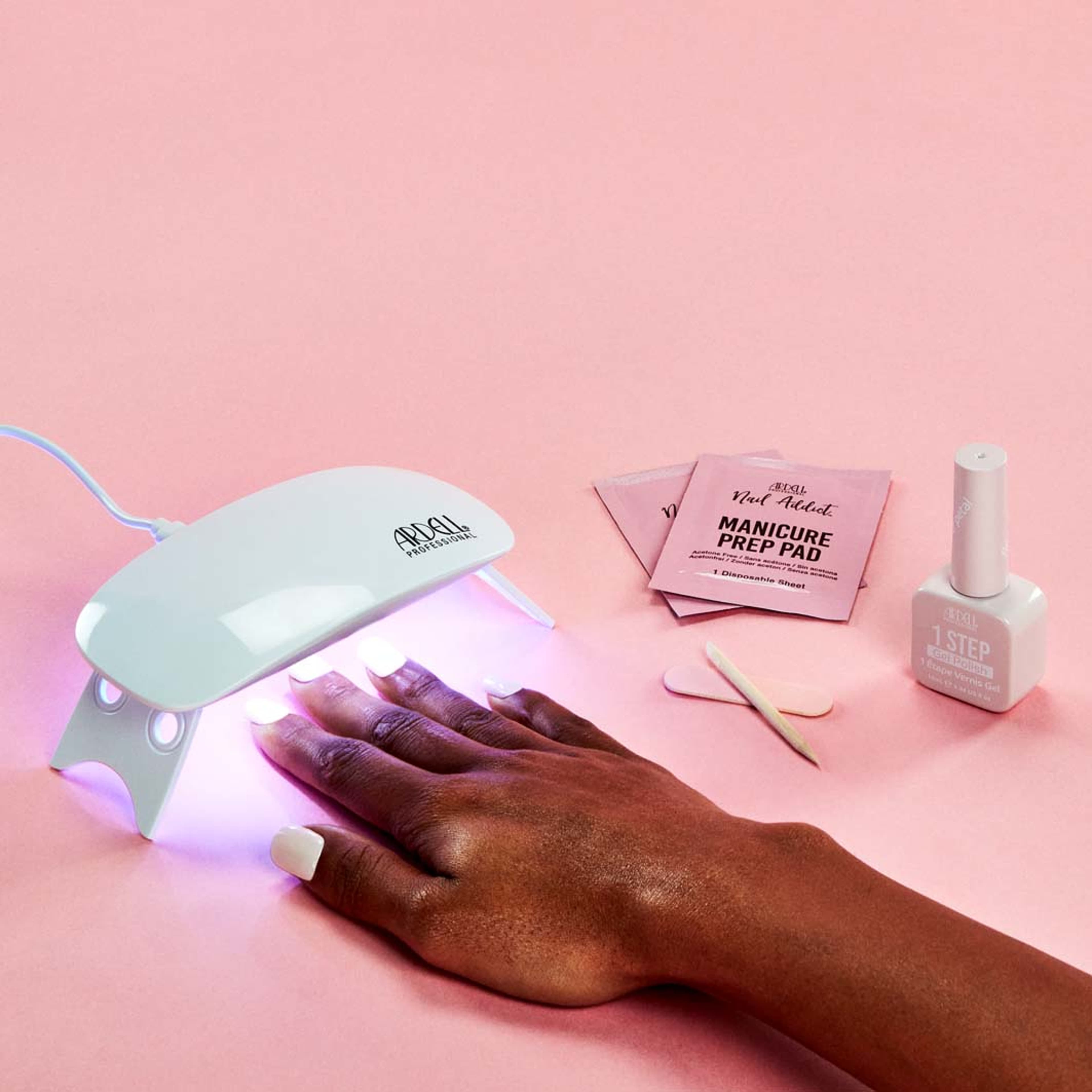 1 Step Gel Polish Manicure Kit Flower Petal, från Ardell, i färgen Flower Petal. Klicka för att öppna bilden i stort format