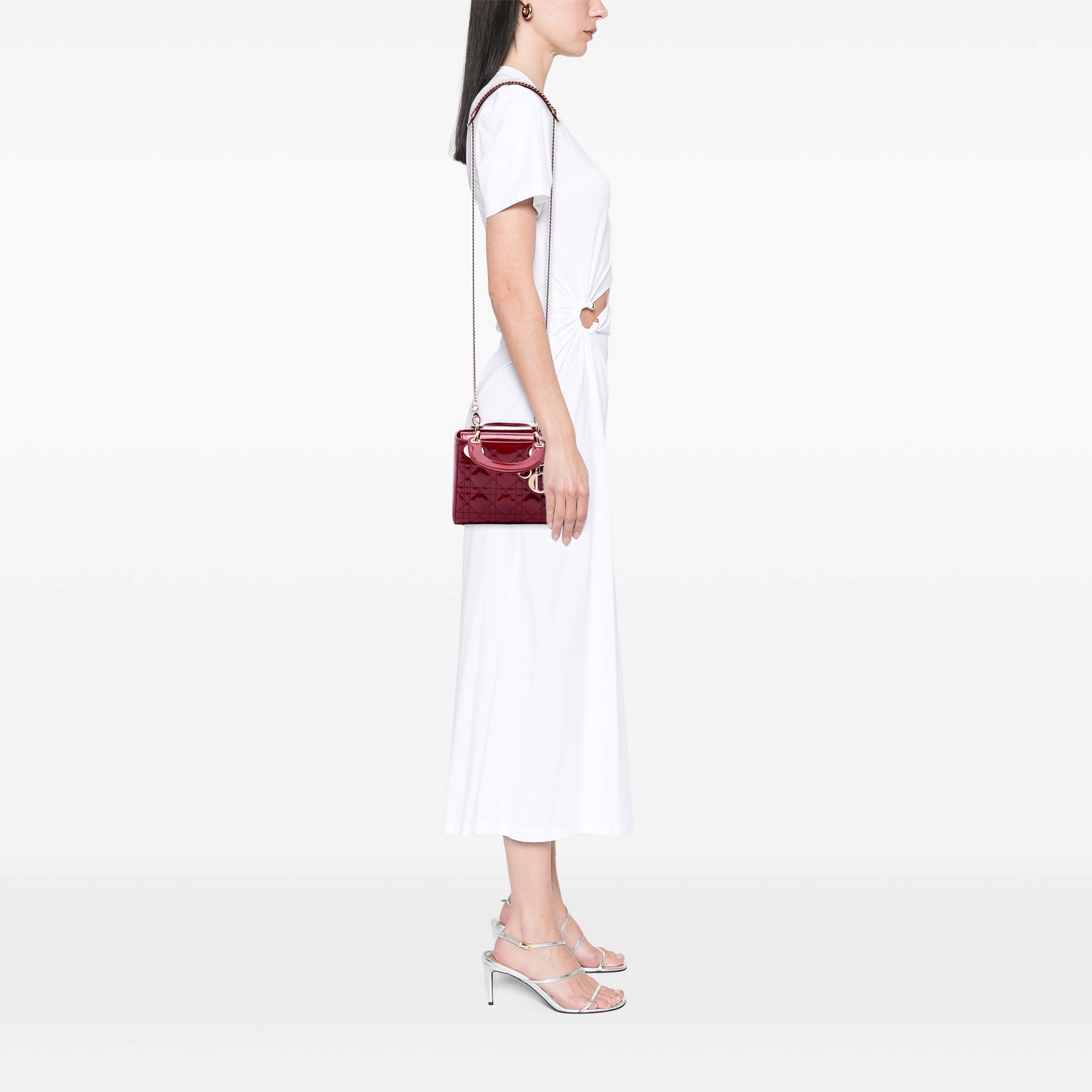 Dior Mini Patent Cannage Lady Dior, från Luxclusif, i färgen röd. Klicka för att öppna bilden i stort format