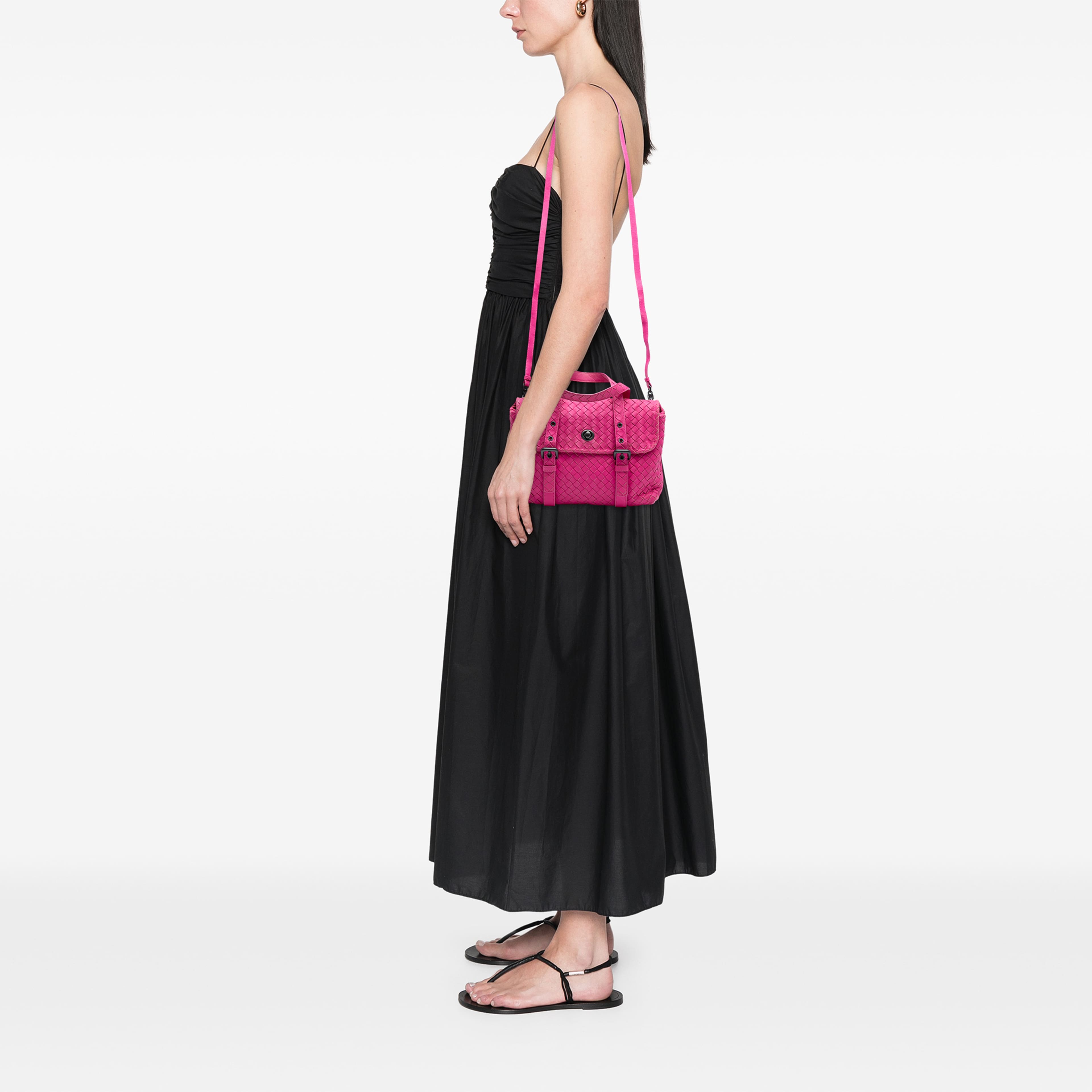 Bottega Veneta Nappa Intrecciato Flap Satchel, från Luxclusif, i färgen rosa. Klicka för att öppna bilden i stort format