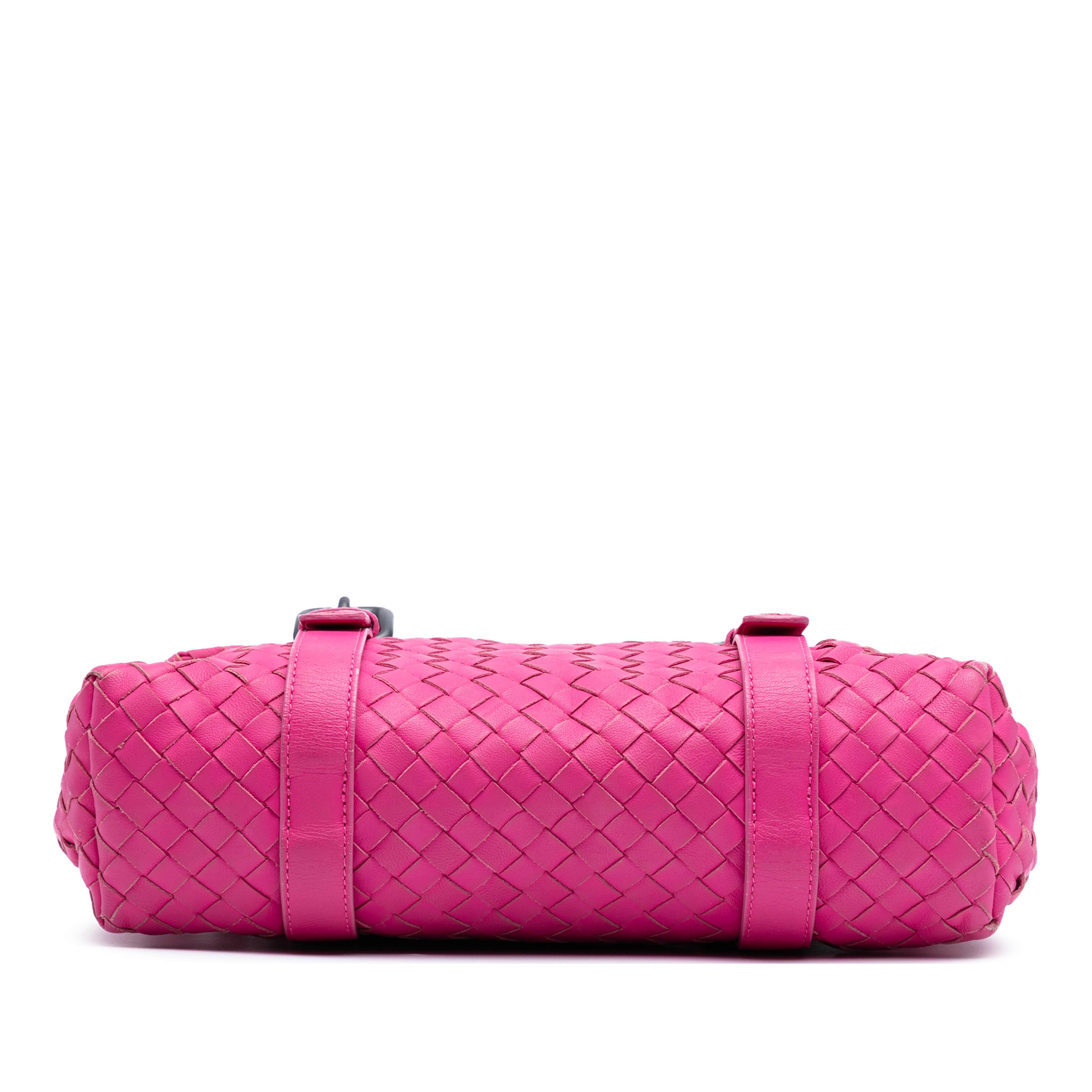 Bottega Veneta Nappa Intrecciato Flap Satchel, från Luxclusif, i färgen rosa. Klicka för att öppna bilden i stort format