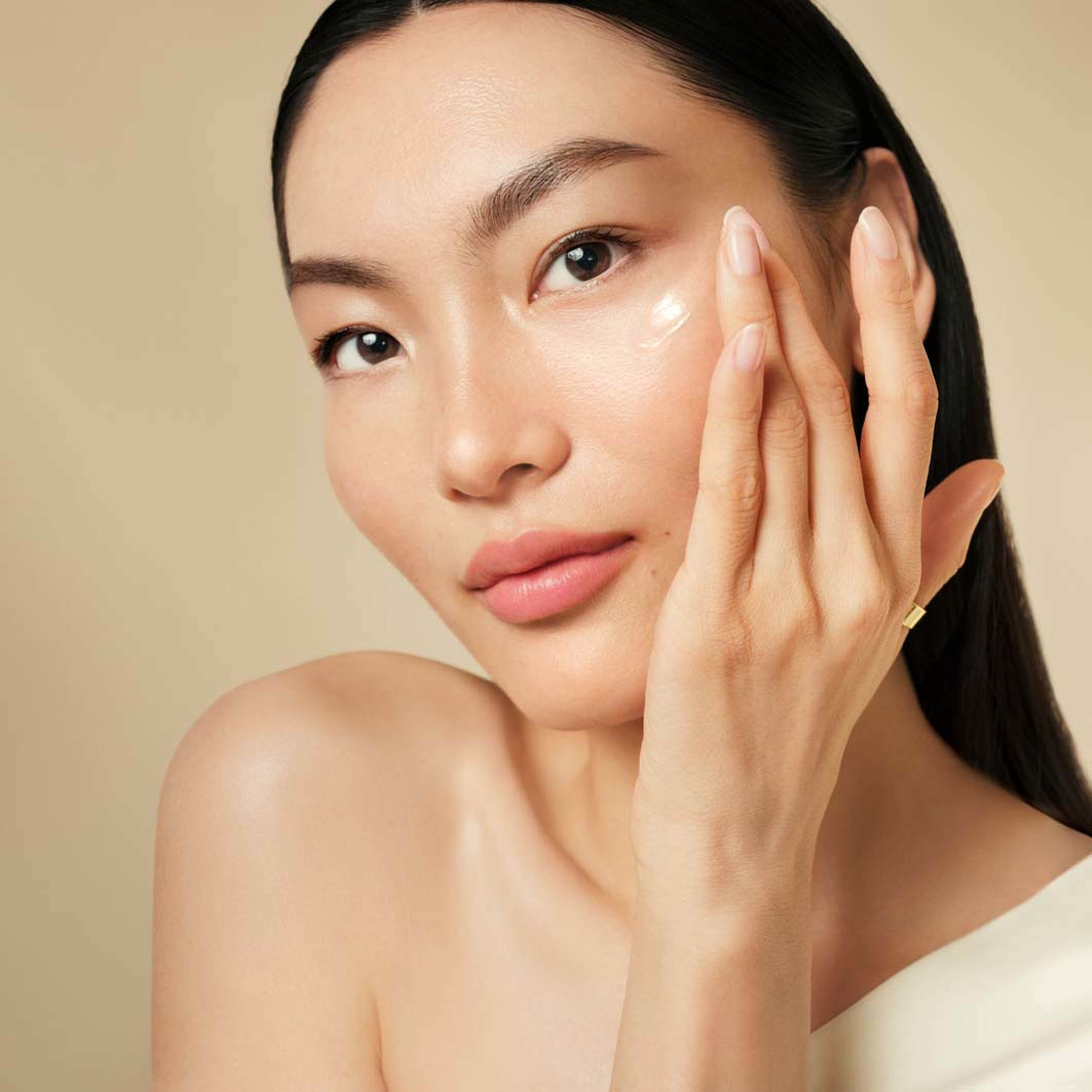 Ceramide Capsules Daily youth restoring serum 30 pcs 14 ml, från Elizabeth Arden. Klicka för att öppna bilden i stort format
