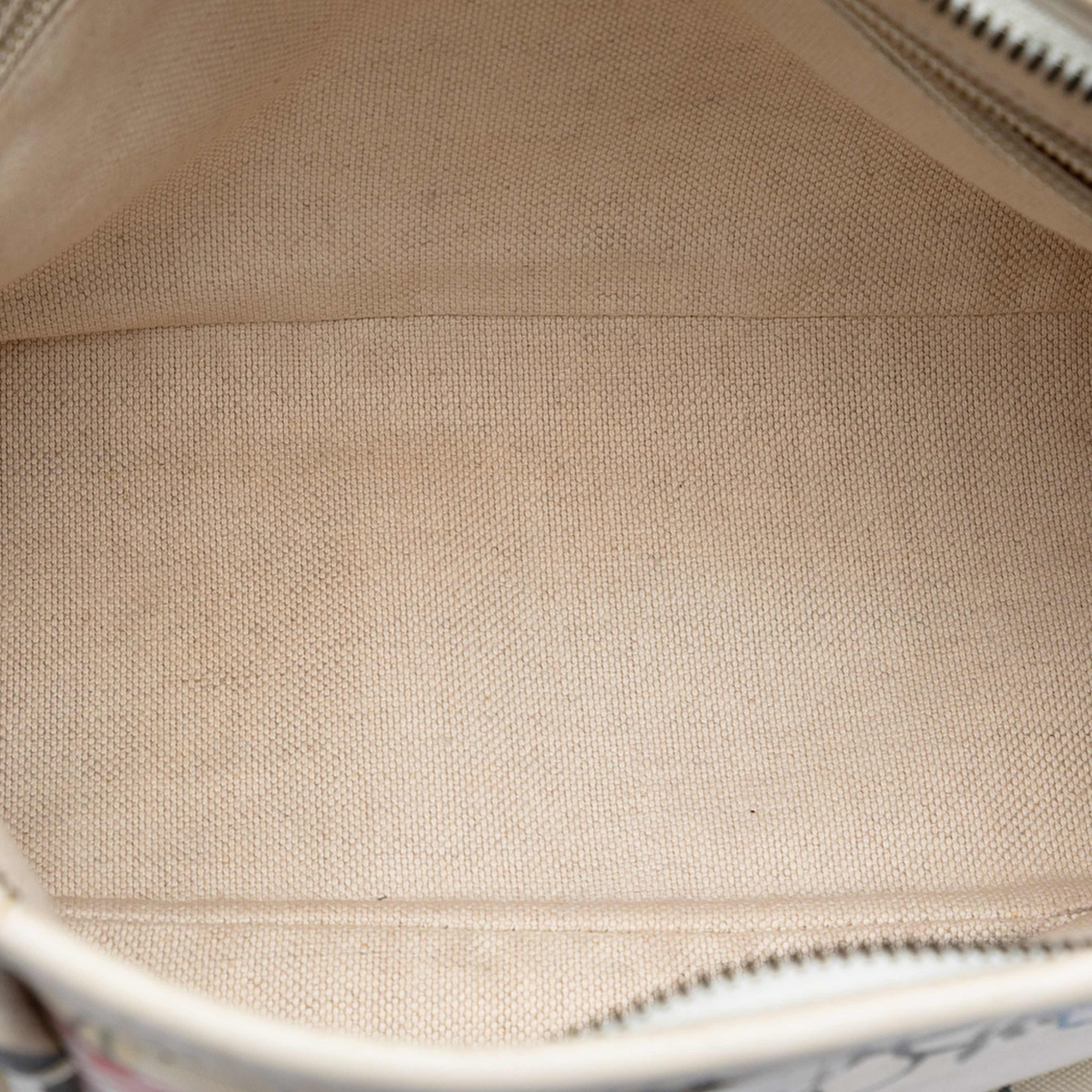 Gucci Small Canvas Flora Knight Convertible Tote, från Luxclusif, i färgen white. Klicka för att öppna bilden i stort format