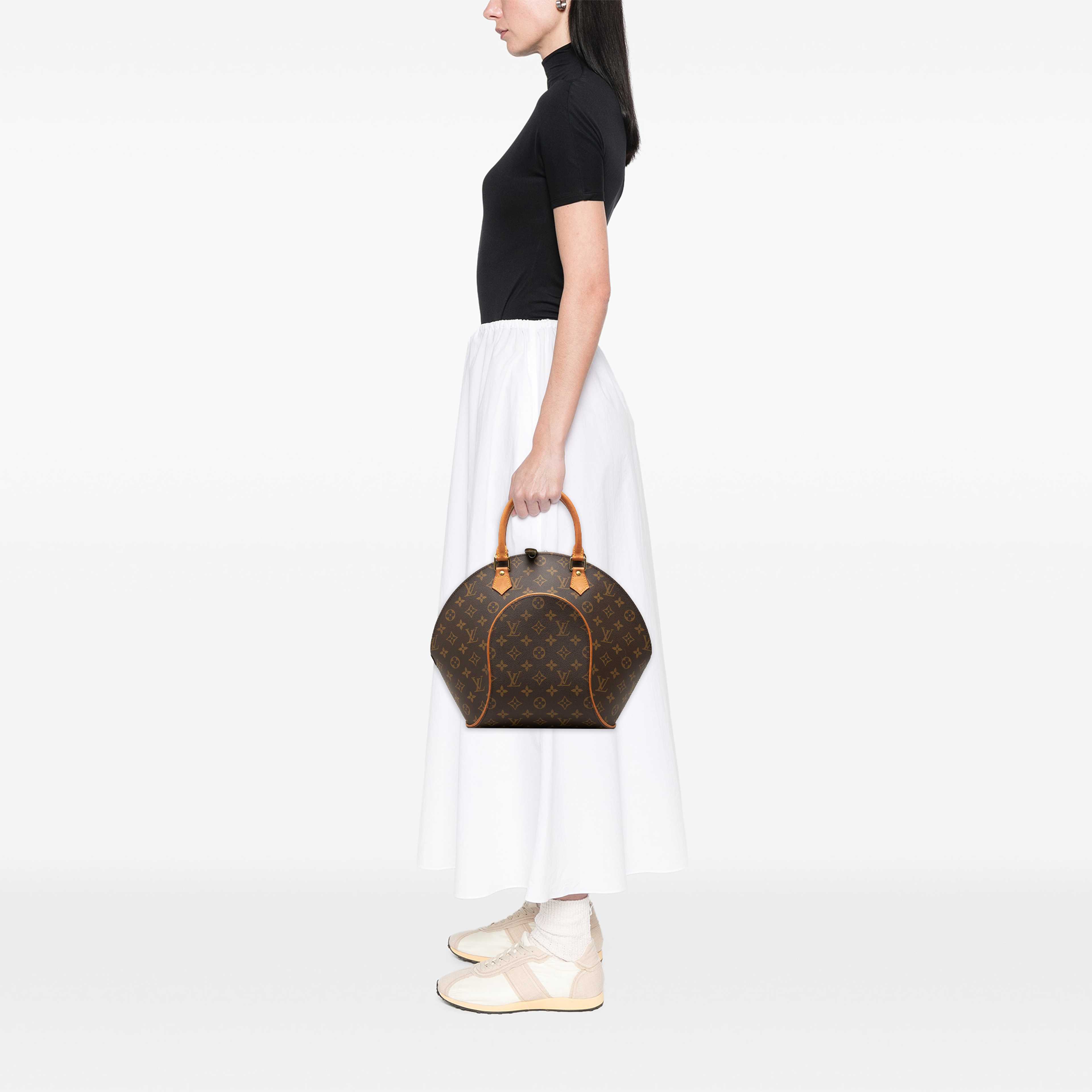 Louis Vuitton Monogram Ellipse Mm, från Luxclusif, i färgen brun. Klicka för att öppna bilden i stort format