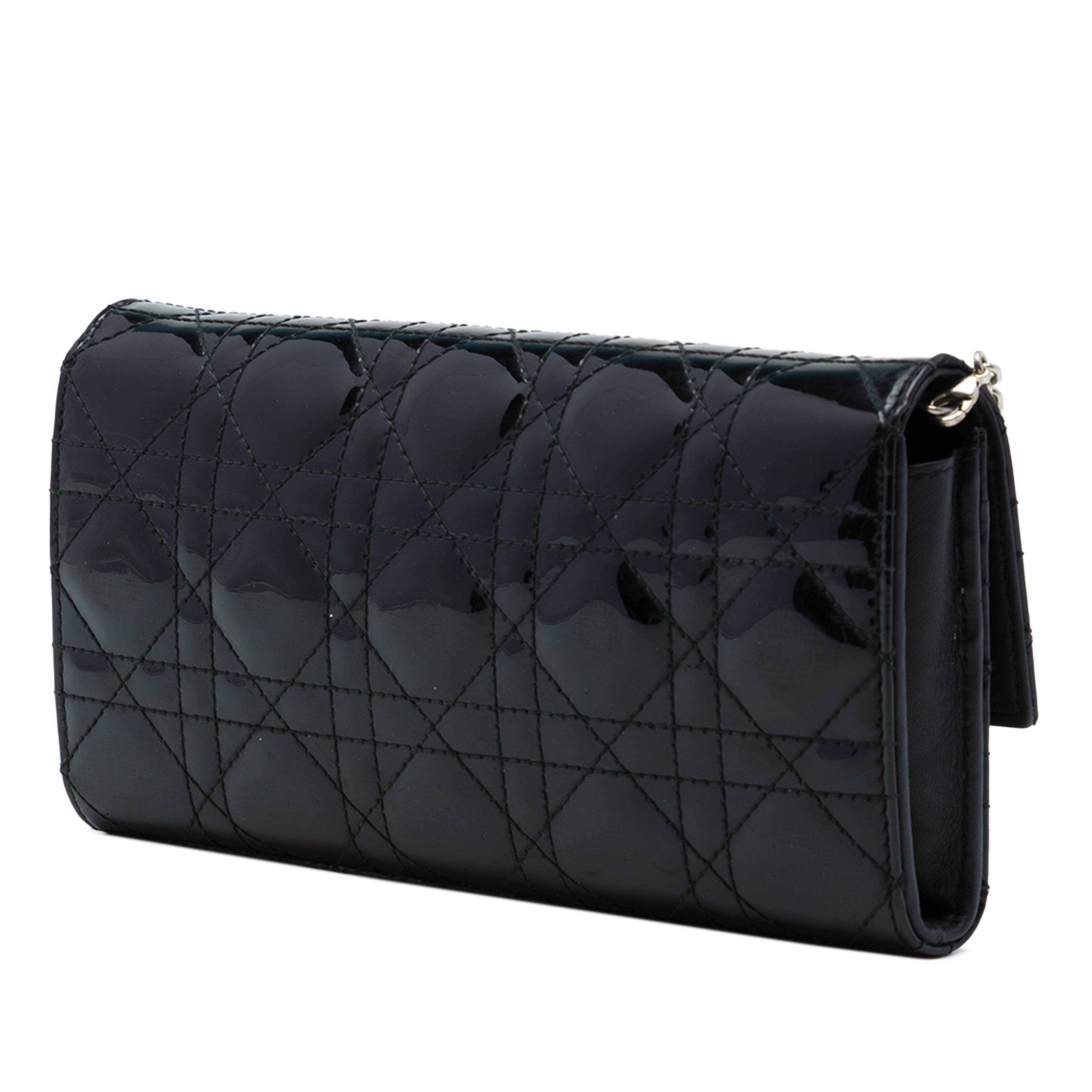 Dior Patent Cannage Lady Dior Wallet On Chain, från Luxclusif, i färgen svart. Klicka för att öppna bilden i stort format