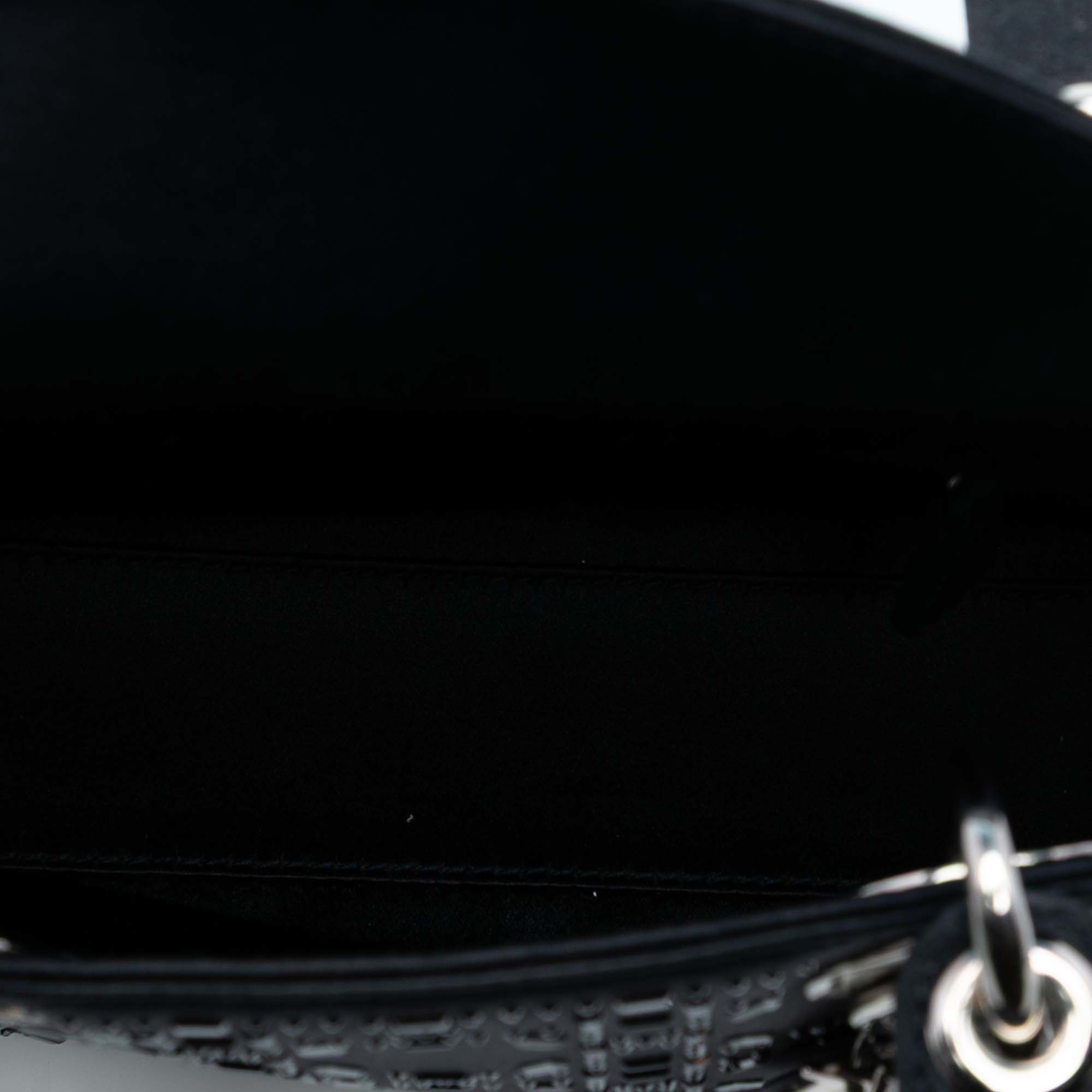 Dior Mini Satin Cannage Strass Crystal Embellished Lady Dior, från Luxclusif, i färgen black. Klicka för att öppna bilden i stort format