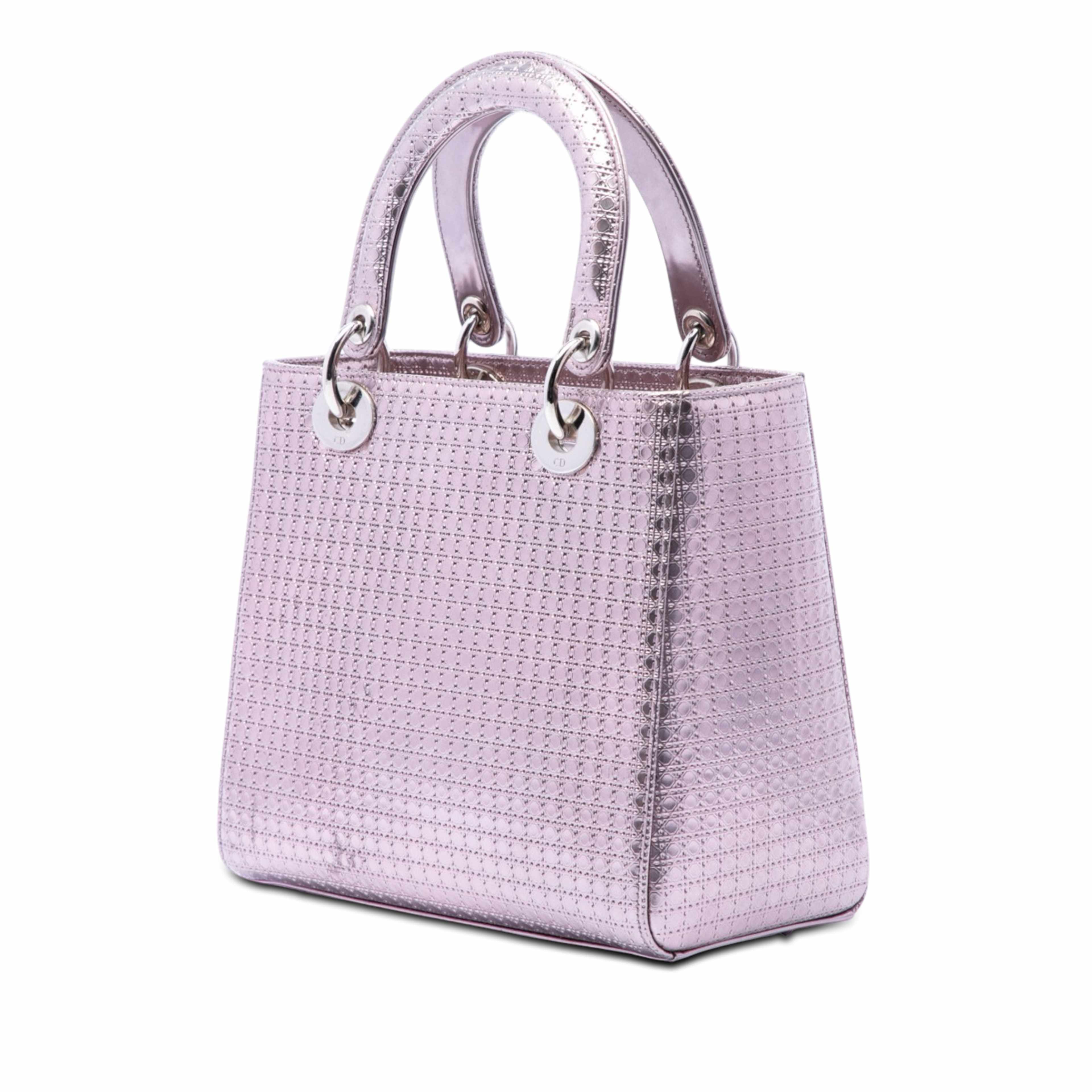 Dior Medium Metallic Patent Microcannage Lady Dior, från Luxclusif, i färgen purple. Klicka för att öppna bilden i stort format