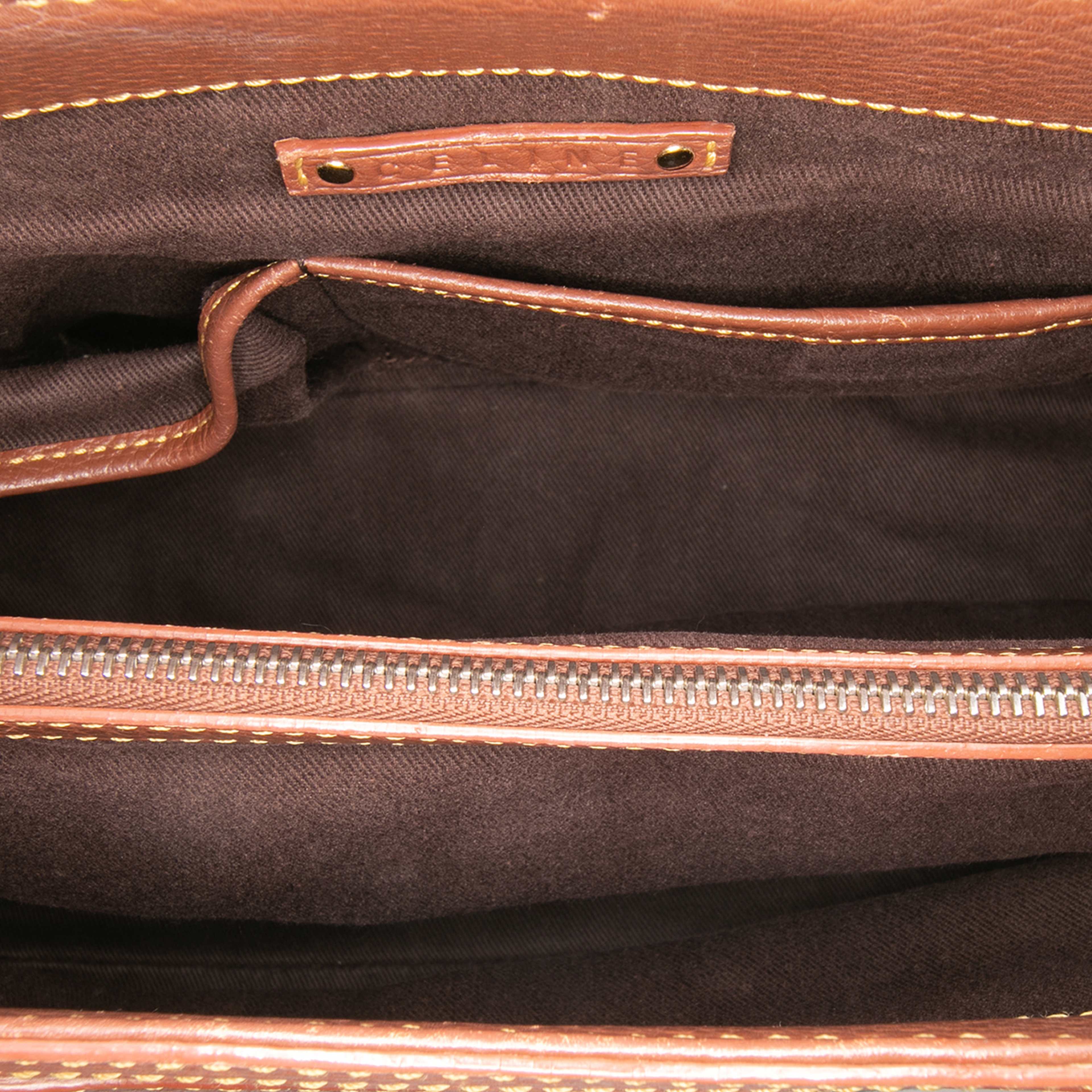 Celine Macadam Denim Boogie Handbag, från Luxclusif, i färgen blue. Klicka för att öppna bilden i stort format