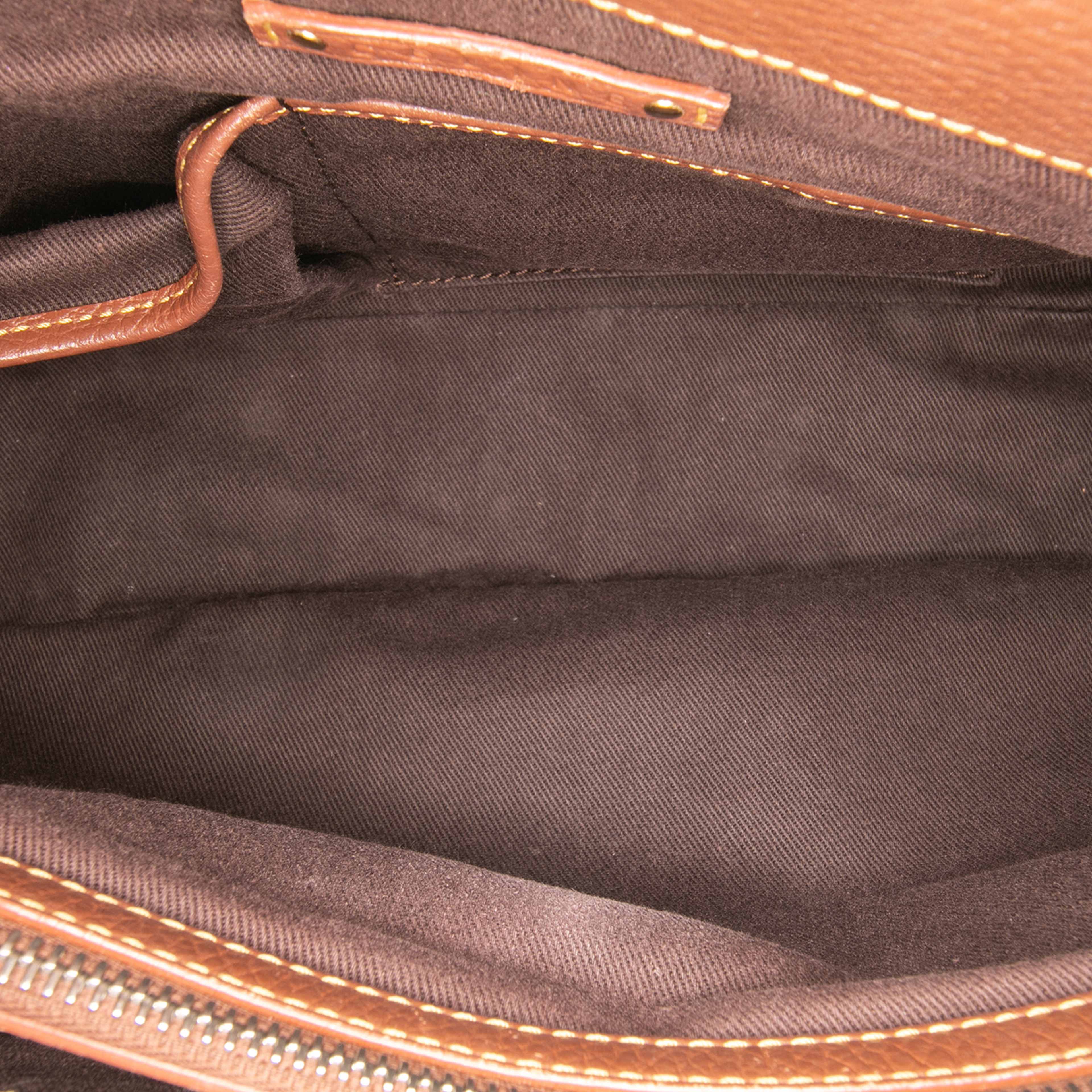 Celine Macadam Denim Boogie Handbag, från Luxclusif, i färgen blue. Klicka för att öppna bilden i stort format