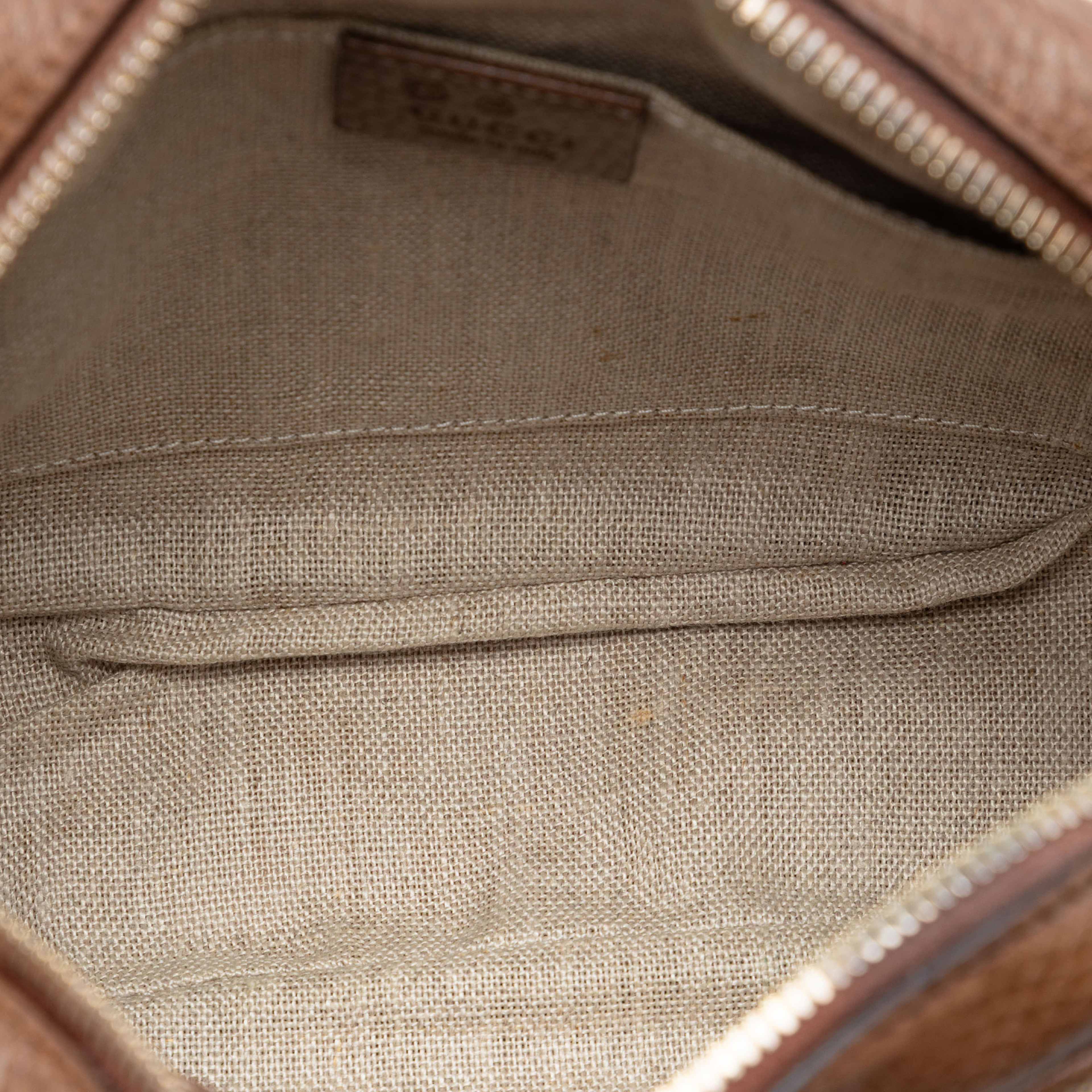Gucci Gg Canvas Bree Crossbody, från Luxclusif, i färgen beige. Klicka för att öppna bilden i stort format