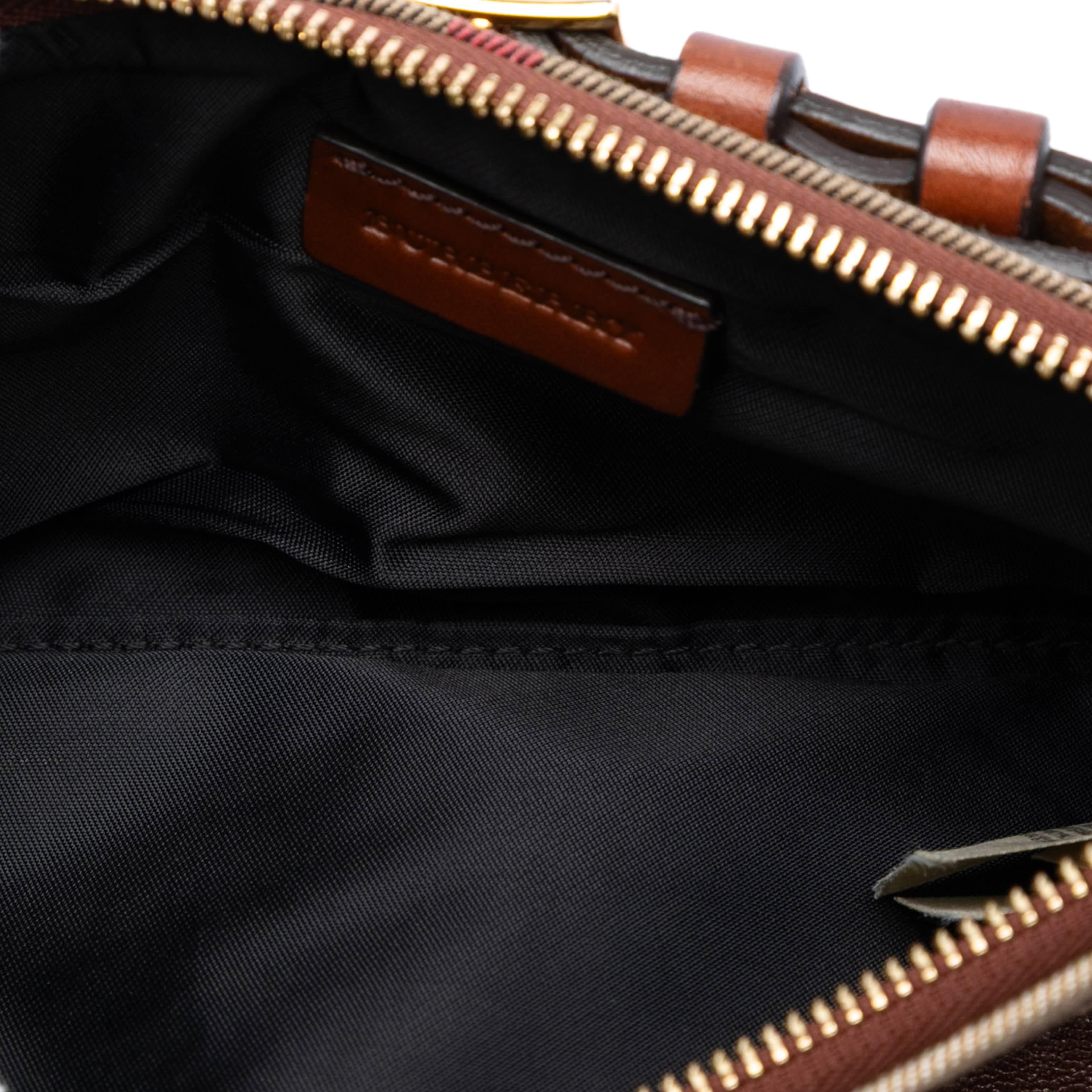 Burberry House Check Canvas And Leather Adeline Fold Over Wristlet Clutch, från Luxclusif, i färgen beige. Klicka för att öppna bilden i stort format