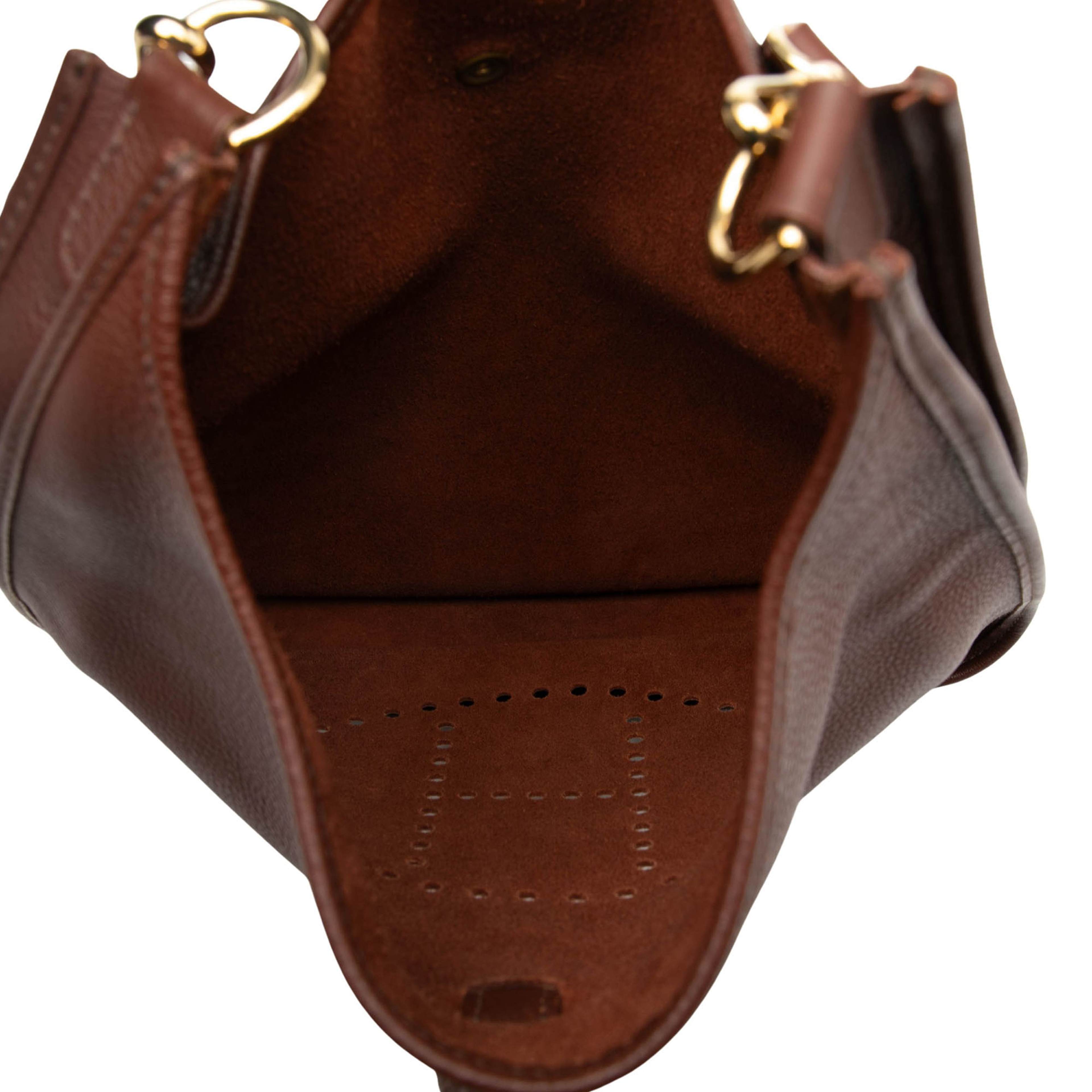 Hermès Clemence Evelyne I Pm, från Luxclusif, i färgen rust. Klicka för att öppna bilden i stort format