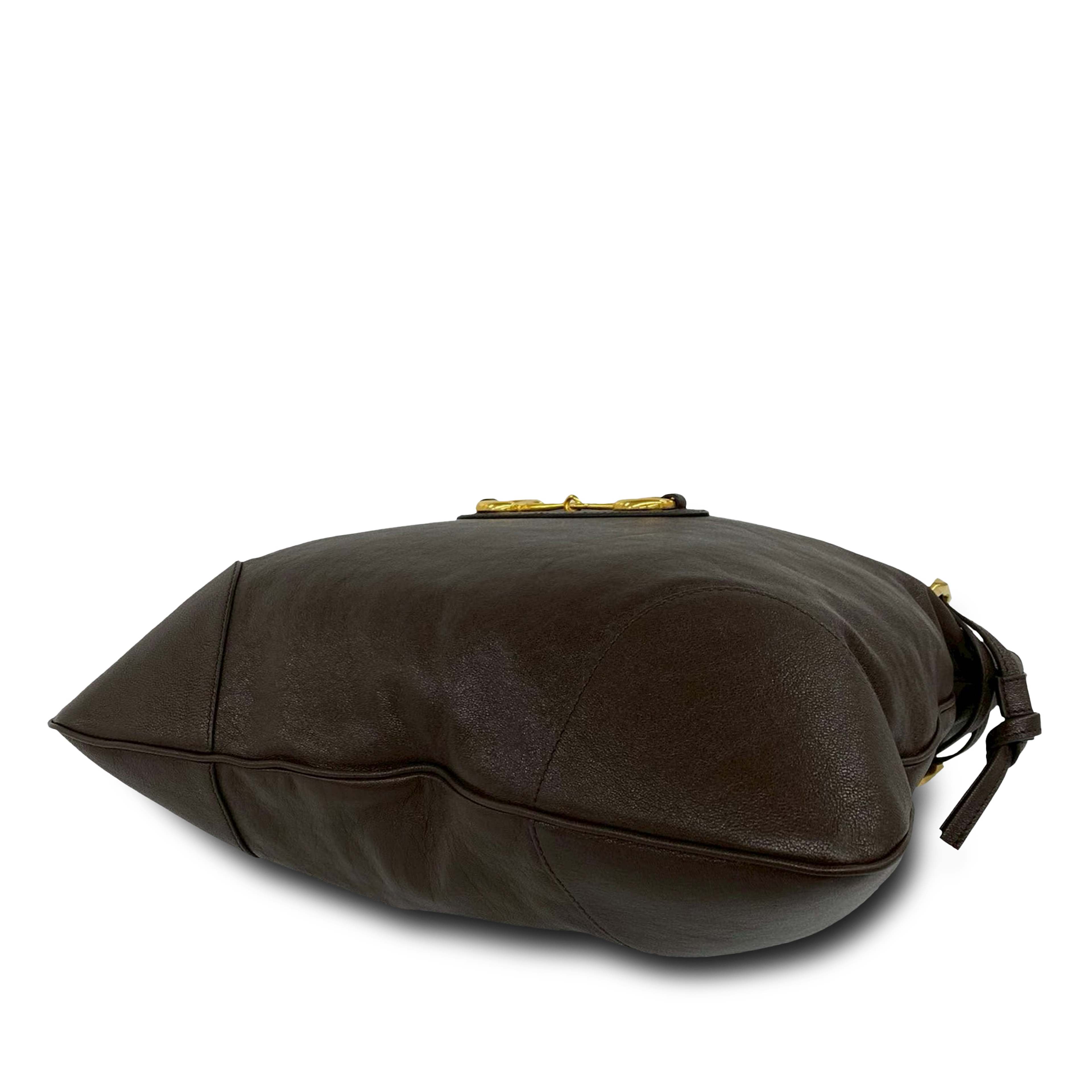 Gucci Leather Horsebit 1955 Drawstring Crossbody, från Luxclusif, i färgen brun. Klicka för att öppna bilden i stort format